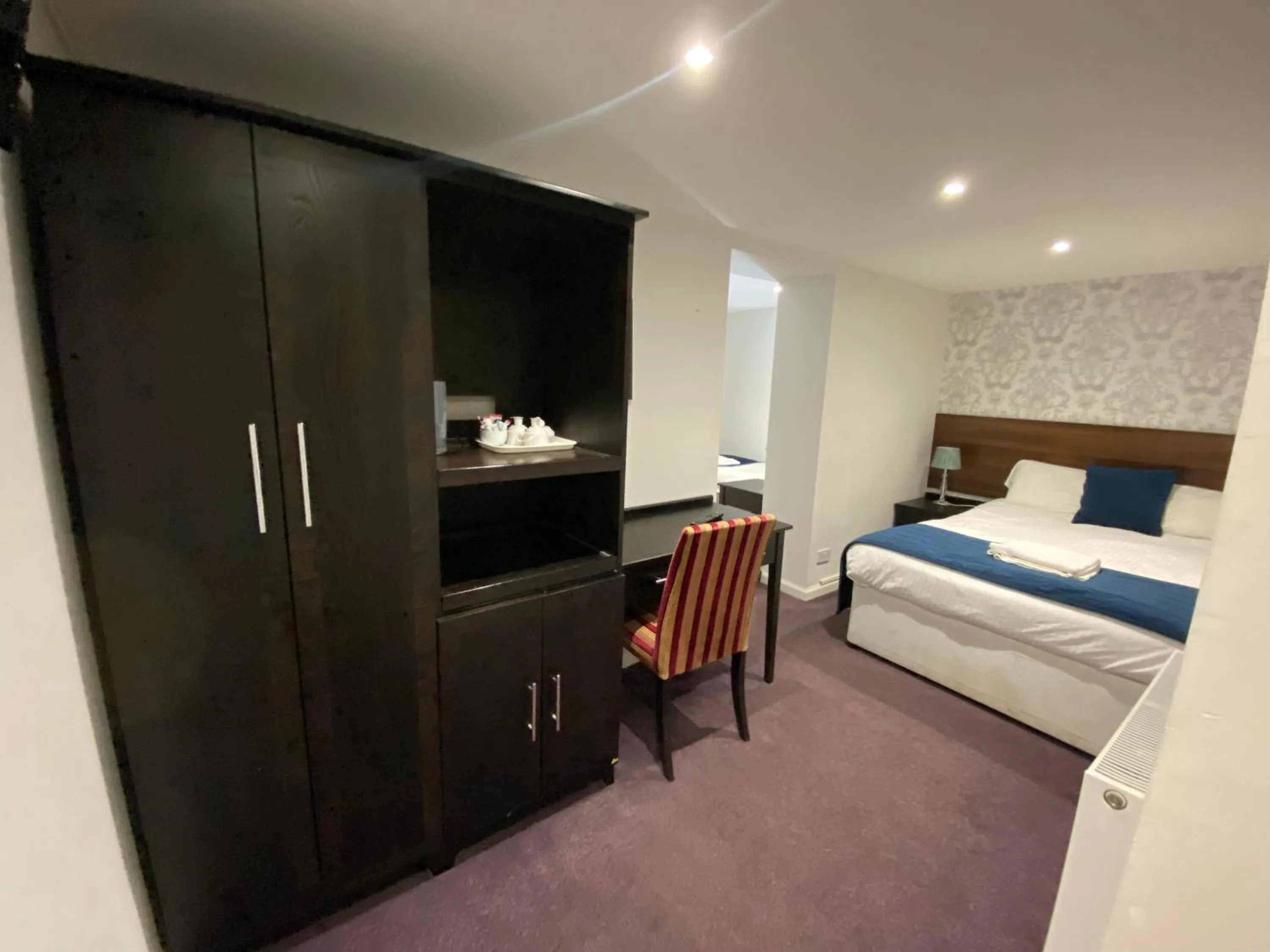 Bedroom, Bed in Park View House