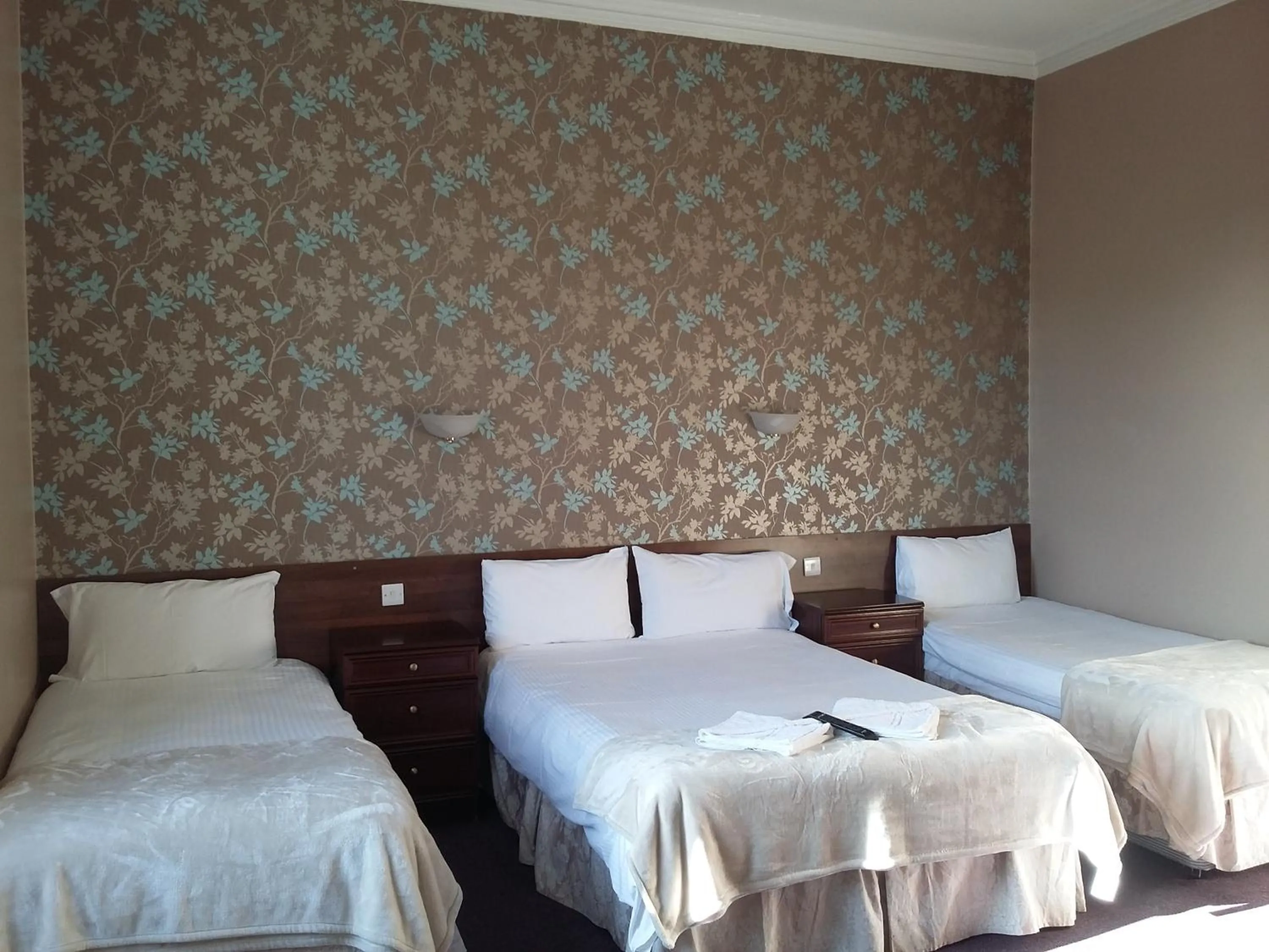 Bedroom, Bed in Park View House