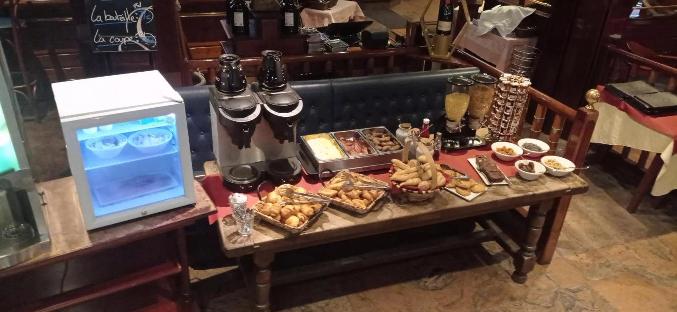 Buffet breakfast in Le Querrien