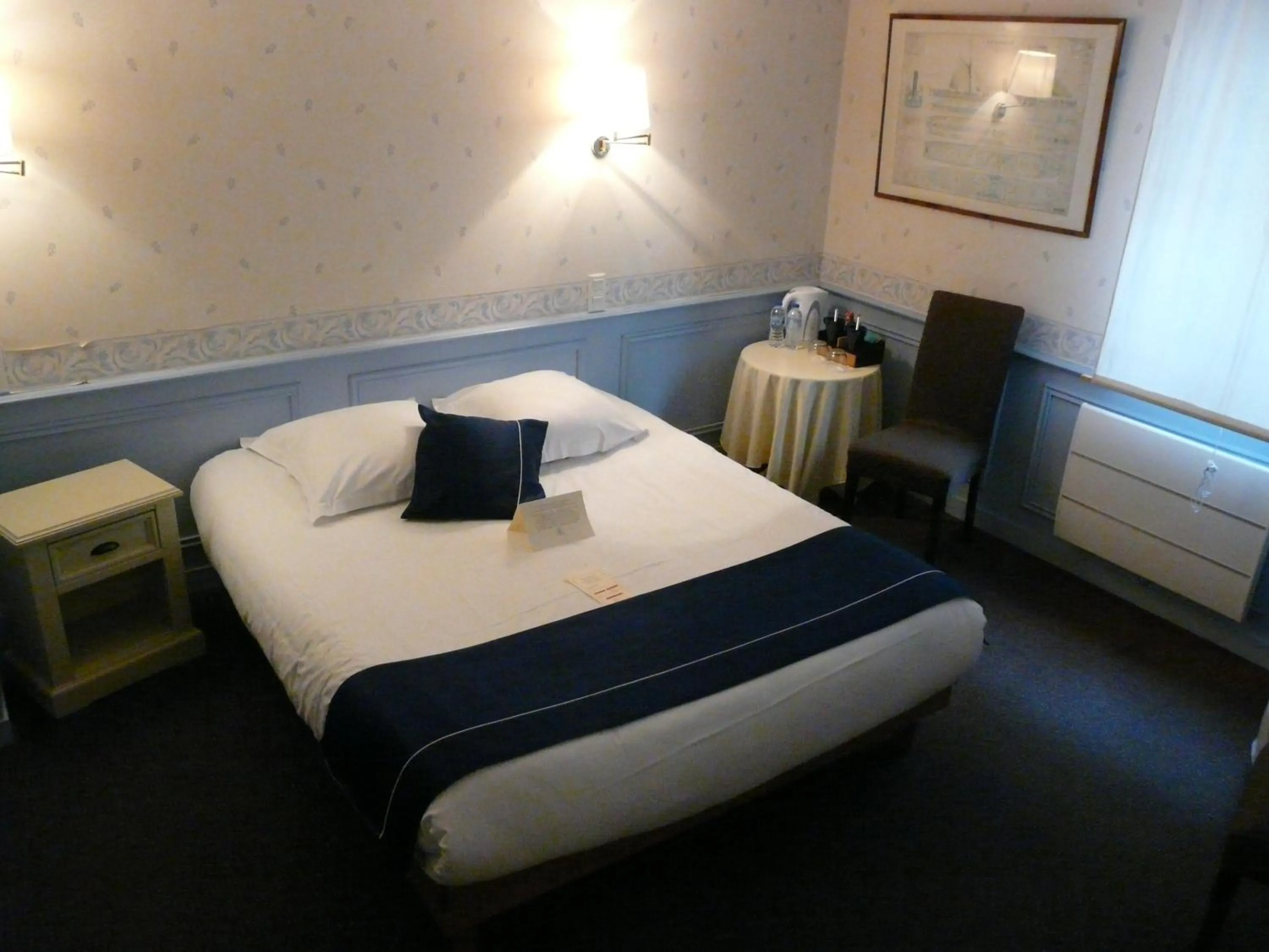 Photo of the whole room, Bed in Le Querrien