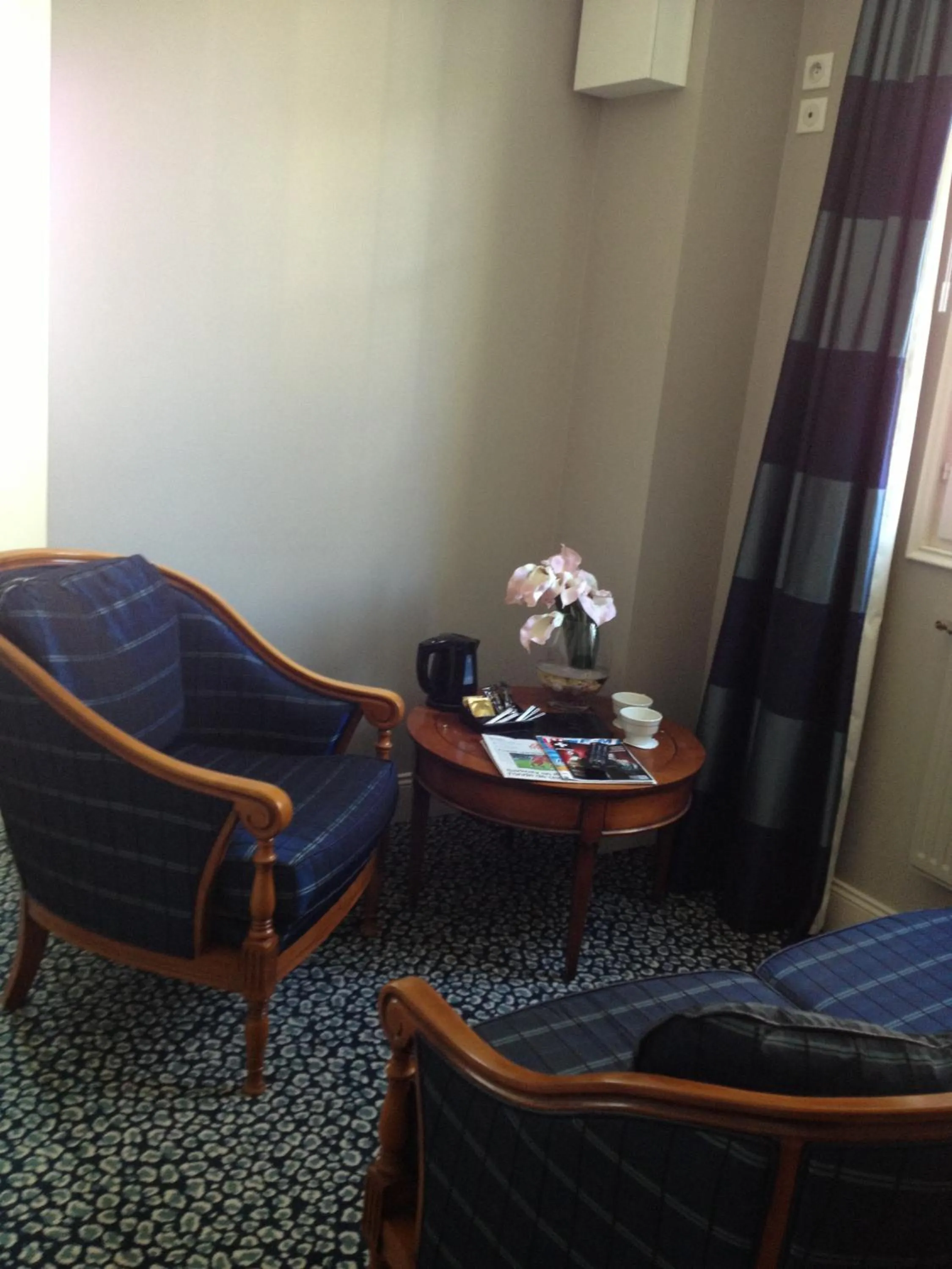 Seating area in Le Querrien