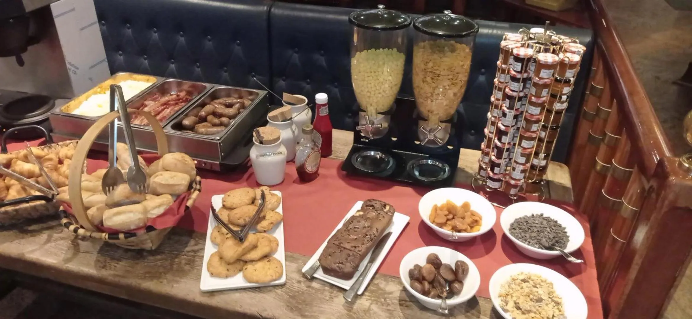 Buffet breakfast in Le Querrien