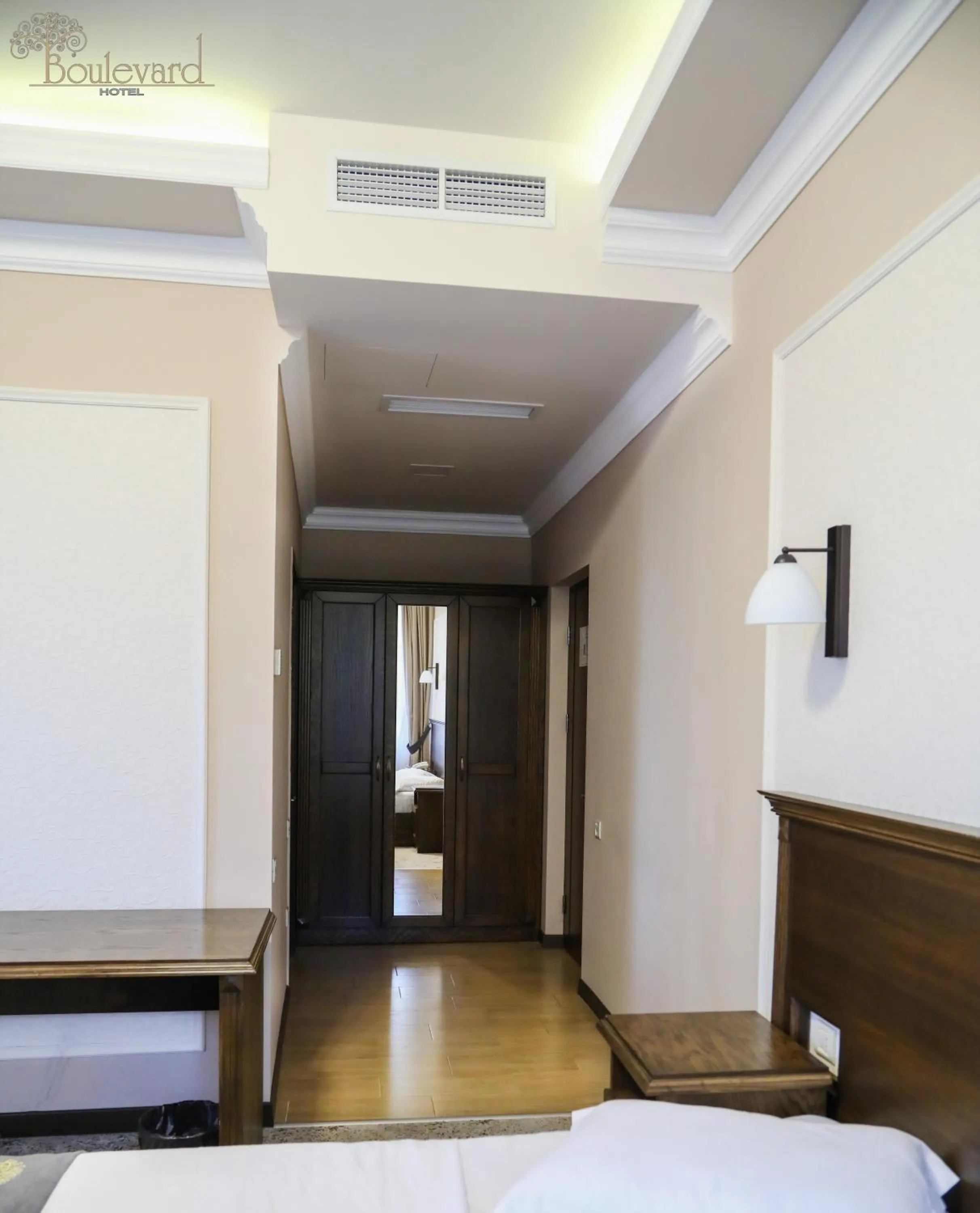 Photo of the whole room, Bed in Boulevard Hotel