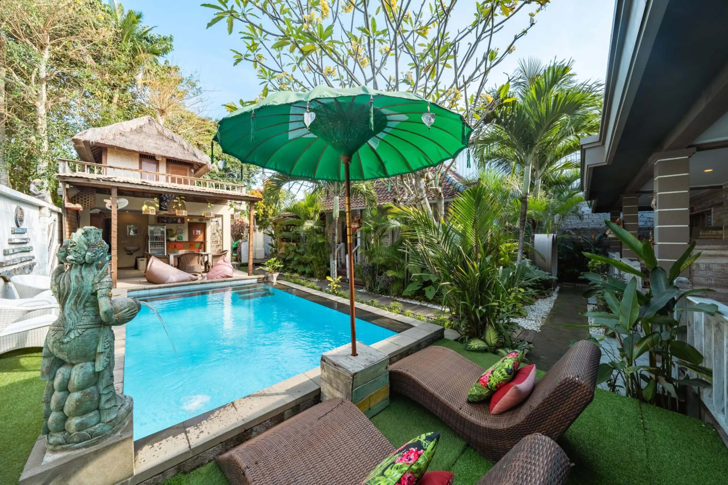 Swimming pool in Kakiang Guesthouse