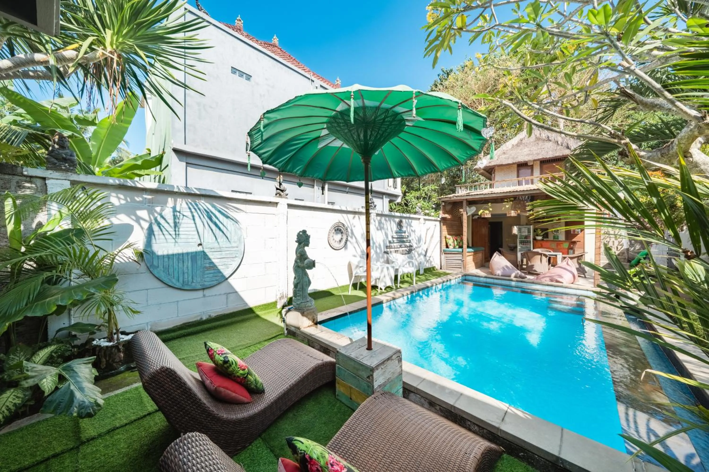 Swimming pool in Kakiang Guesthouse