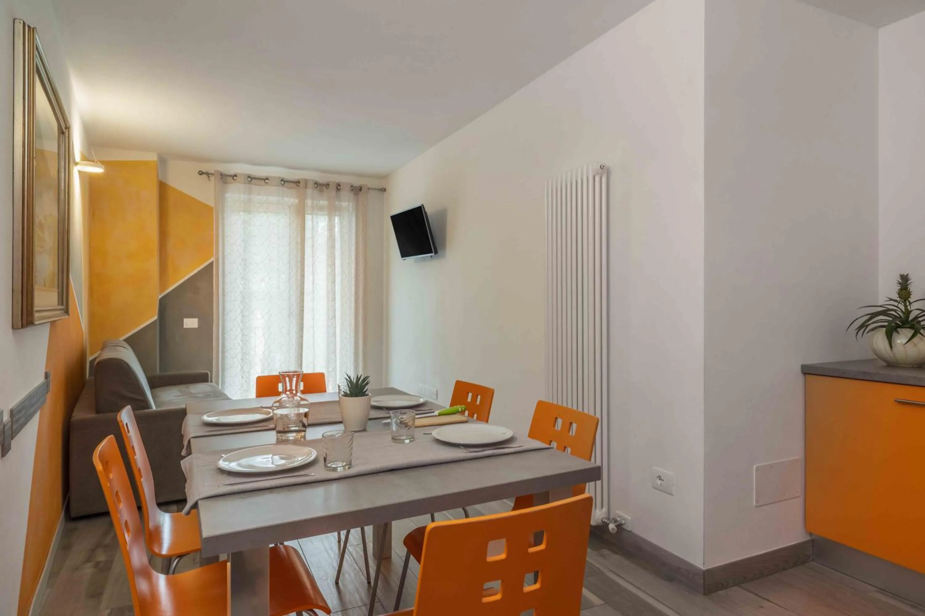 Dining area in Appartamenti Decarli