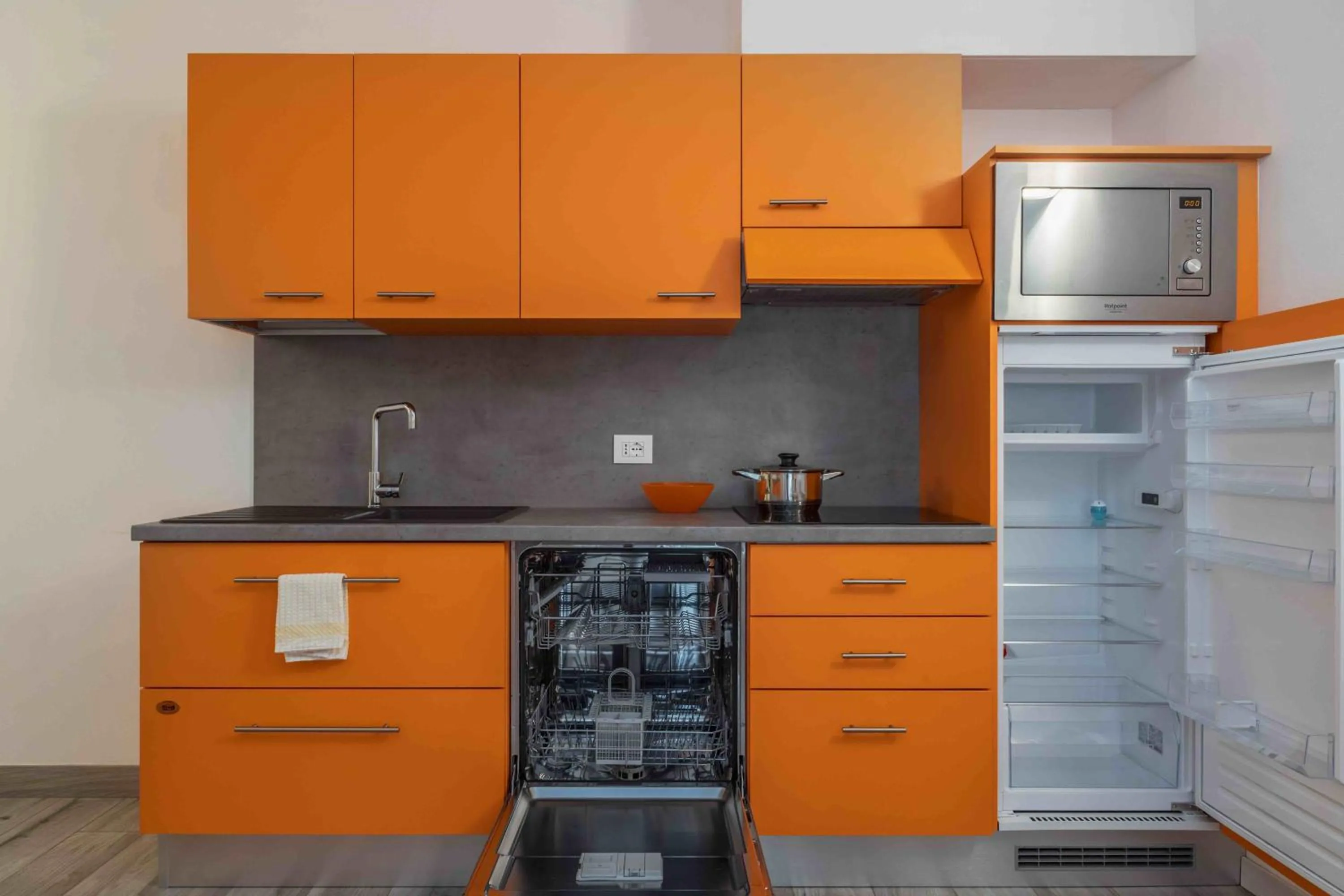 Kitchen or kitchenette in Appartamenti Decarli