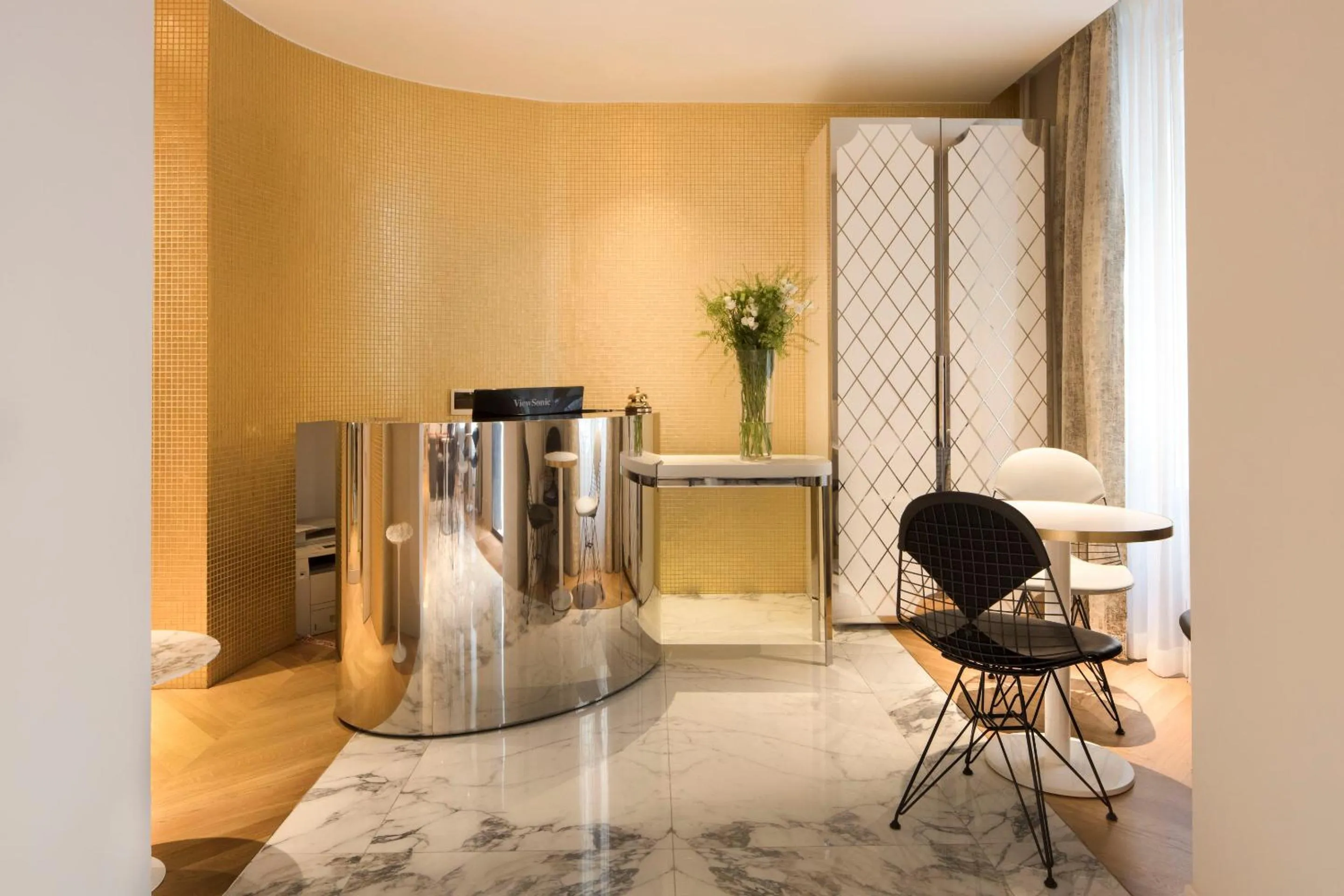 Lobby or reception in Nouvel Hôtel Eiffel