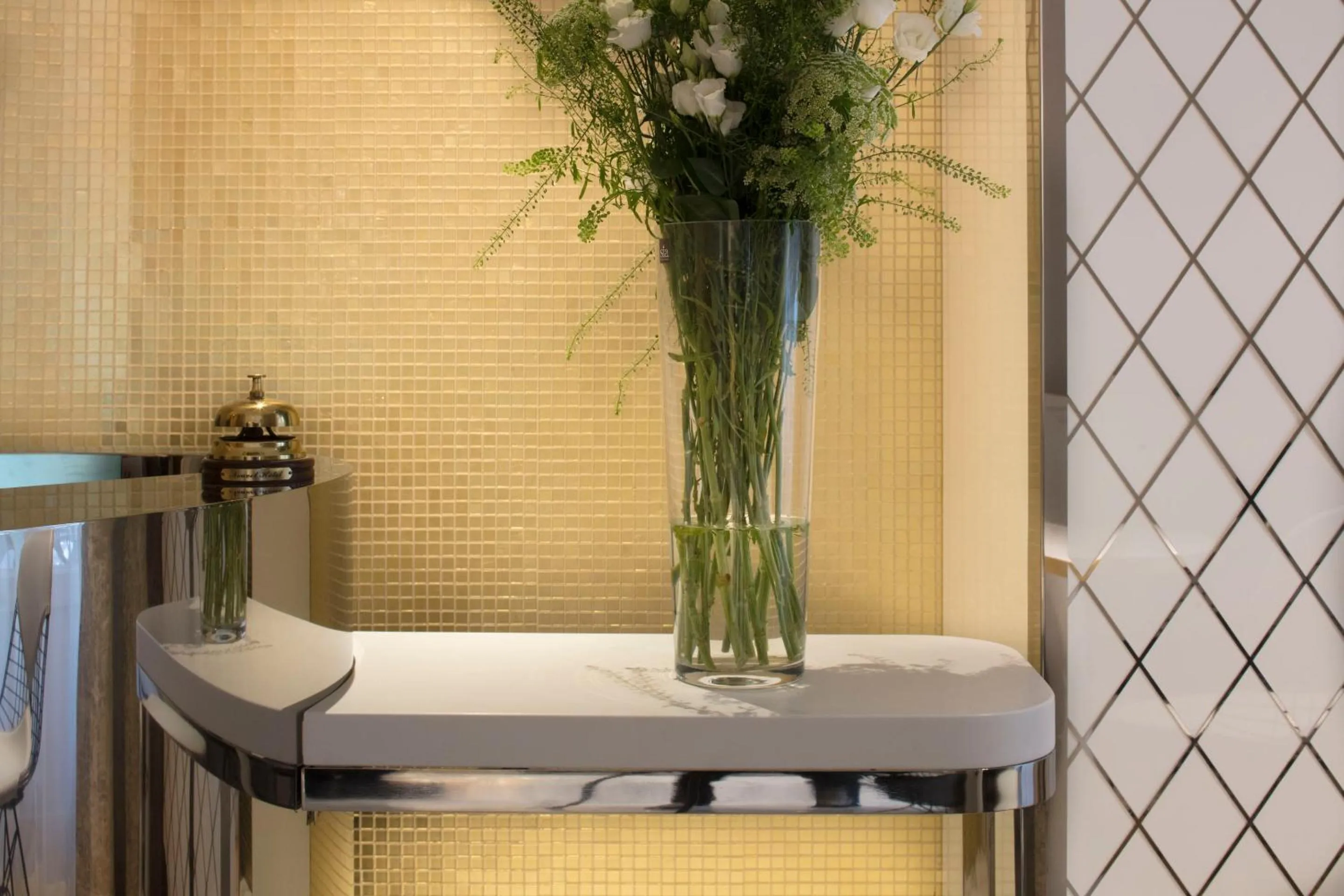 Decorative detail in Nouvel Hôtel Eiffel