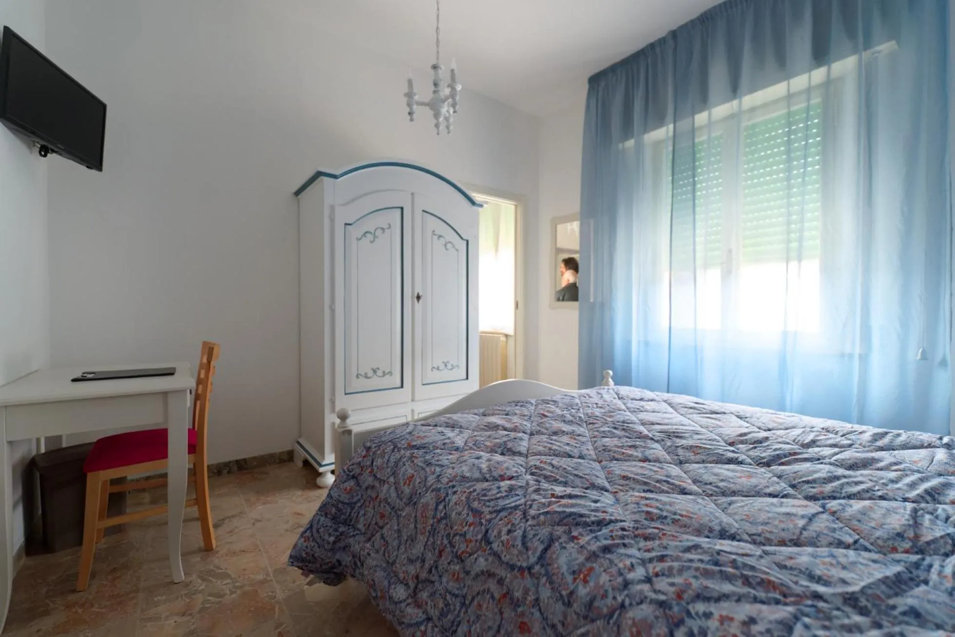 Photo of the whole room, Bed in B&B Arwen