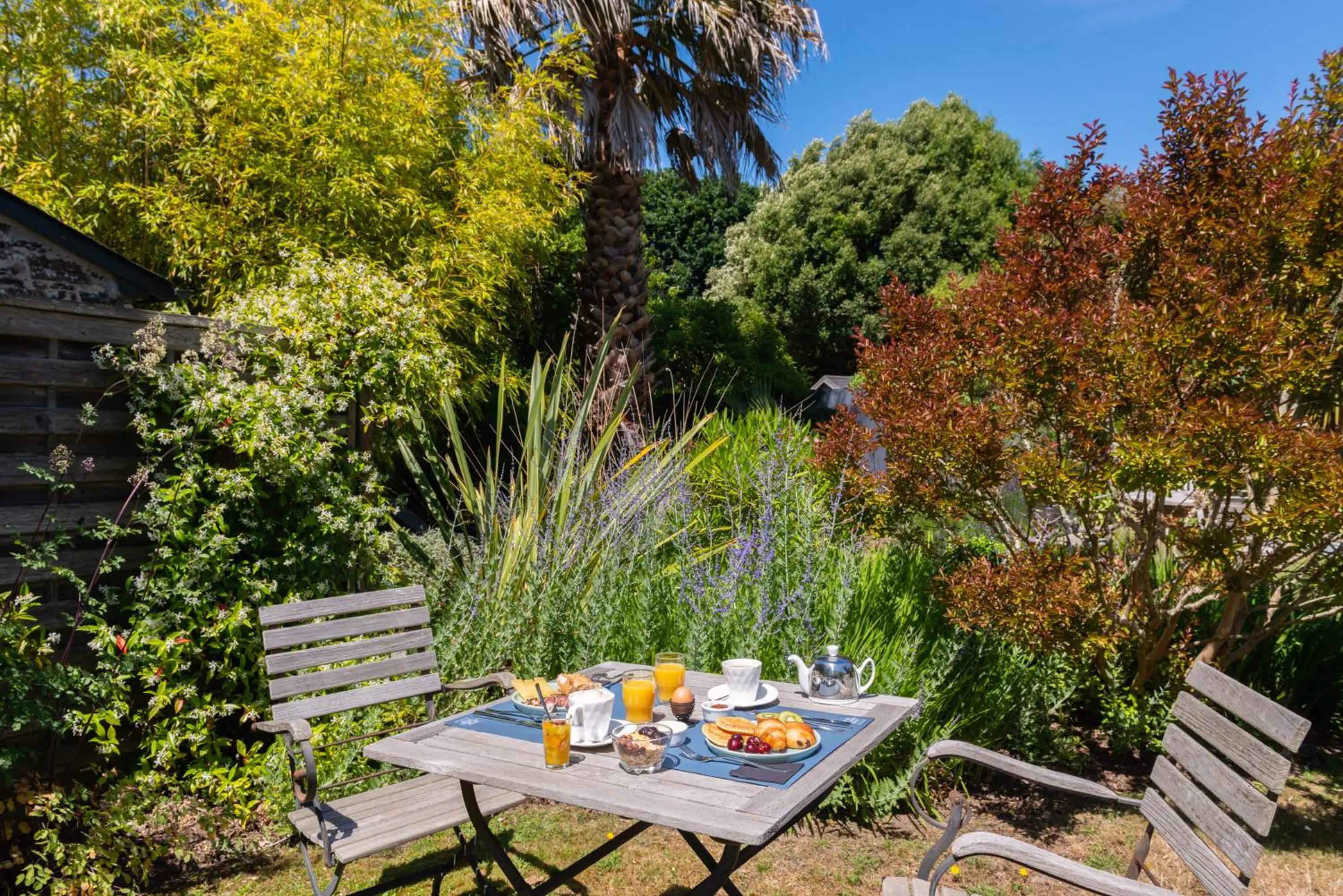 Garden in Hôtel Traiteur Les Ormes, The Originals Relais