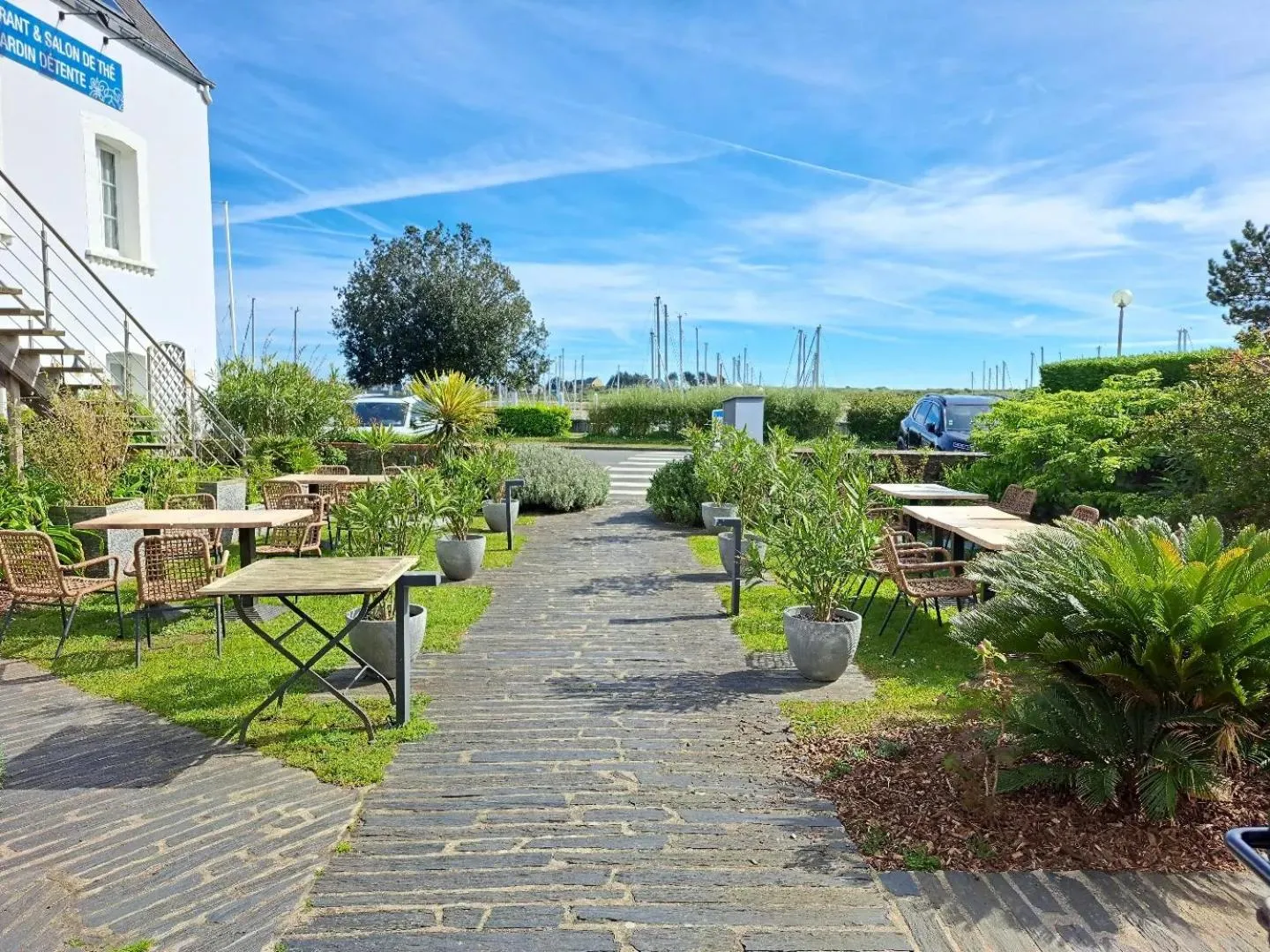 Facade/entrance in Hôtel Traiteur Les Ormes, The Originals Relais