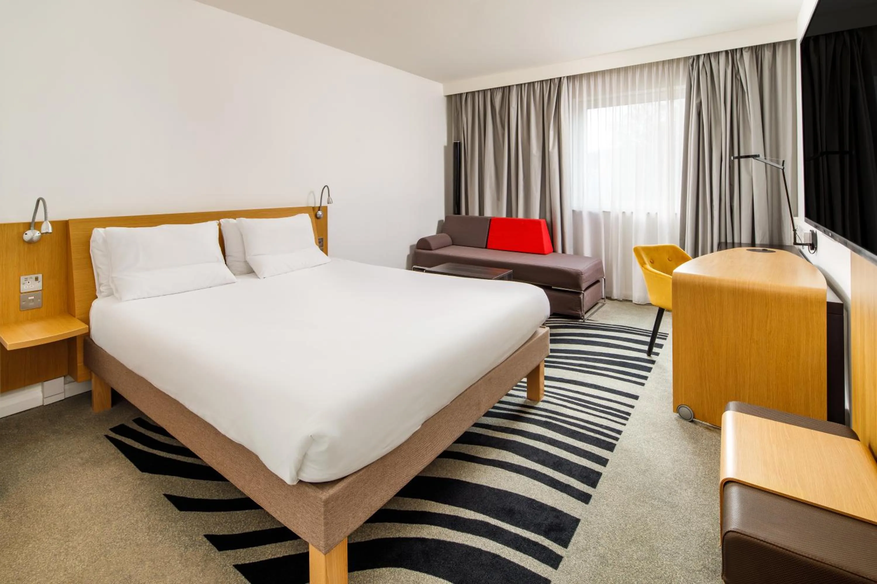 Bed in Novotel London Greenwich