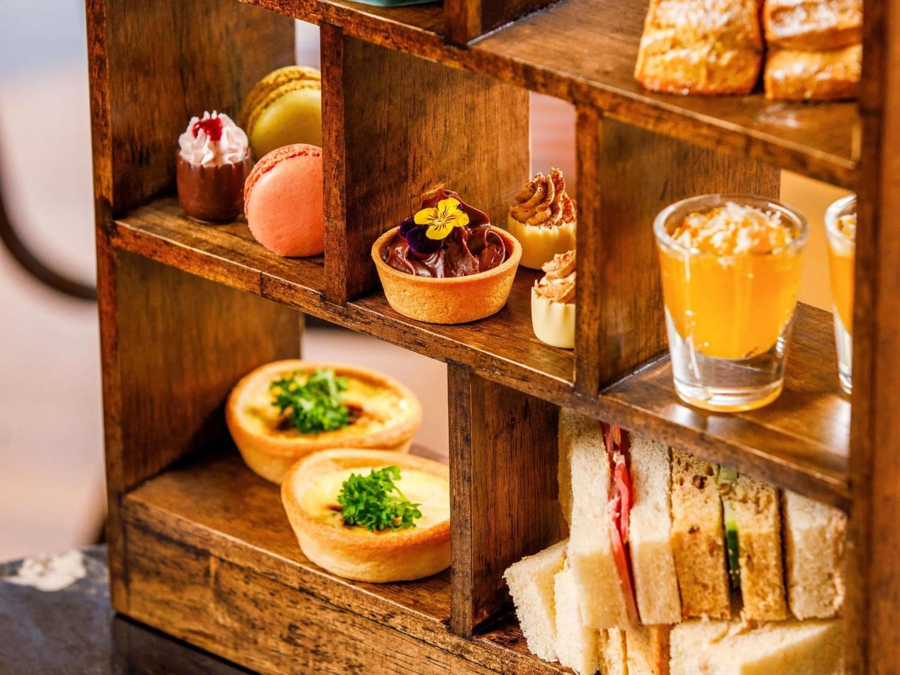 Lounge or bar in Novotel London Greenwich