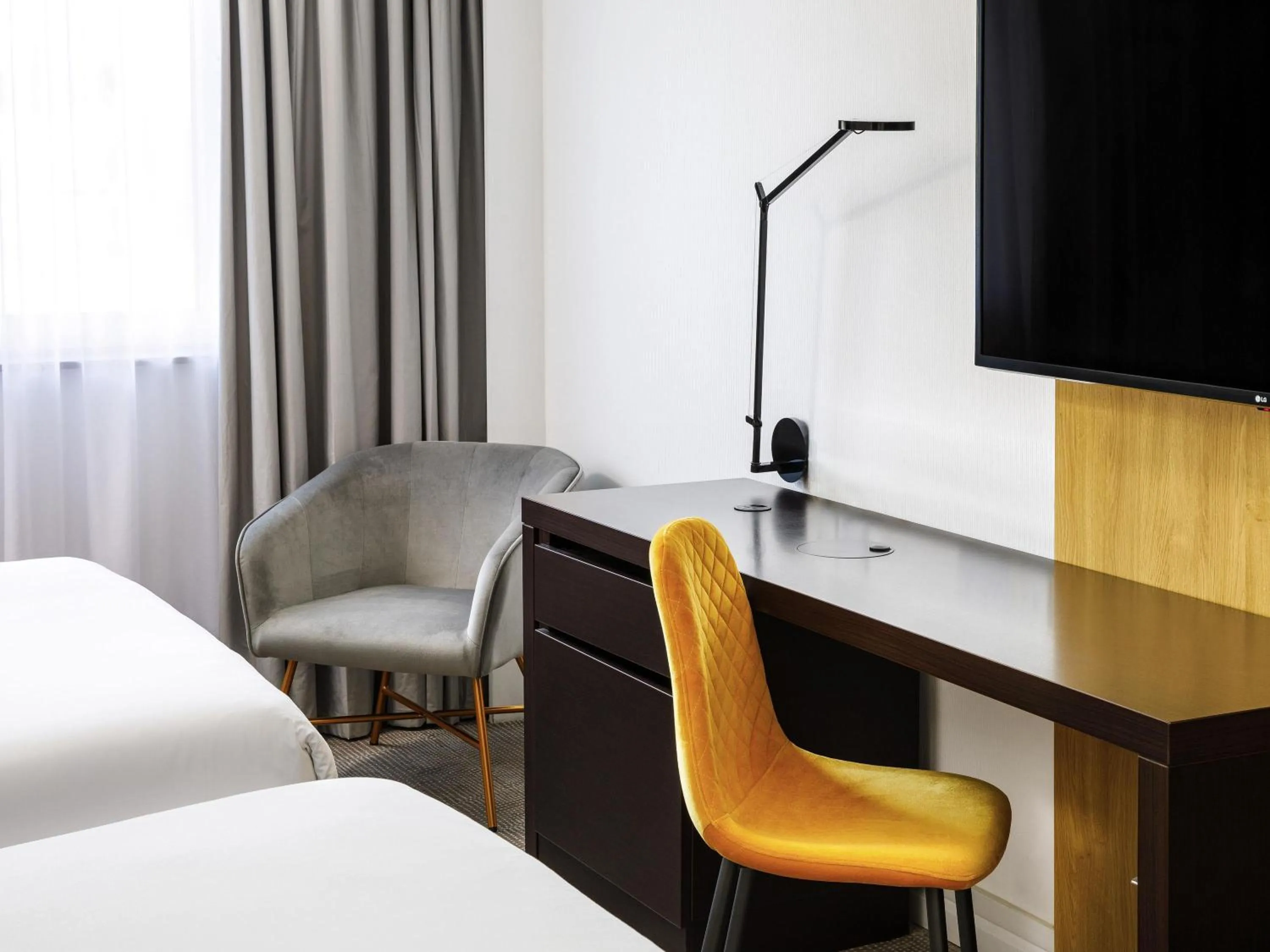 Bedroom, Bed in Novotel London Greenwich