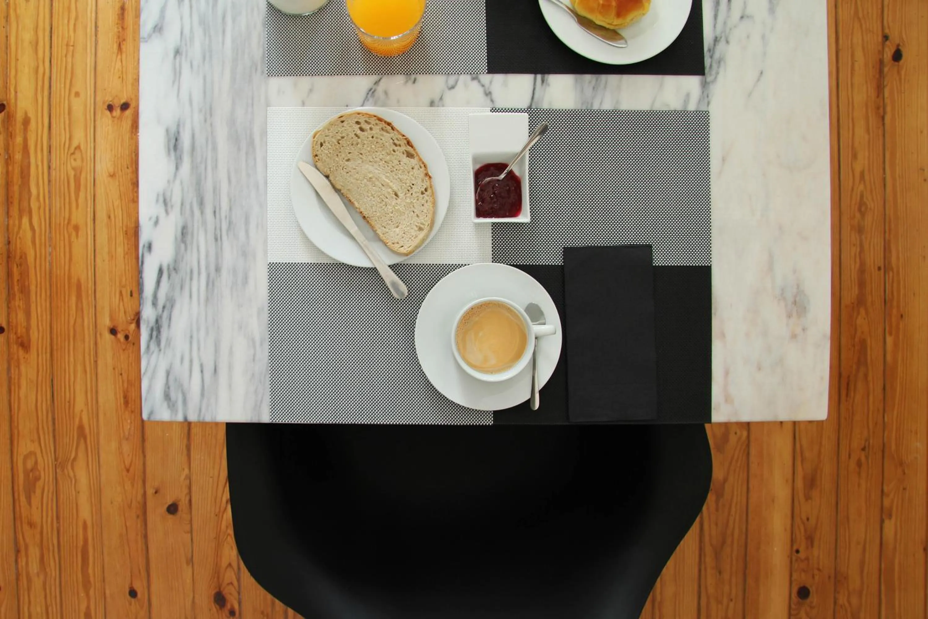 Buffet breakfast in Porto Music Guest House