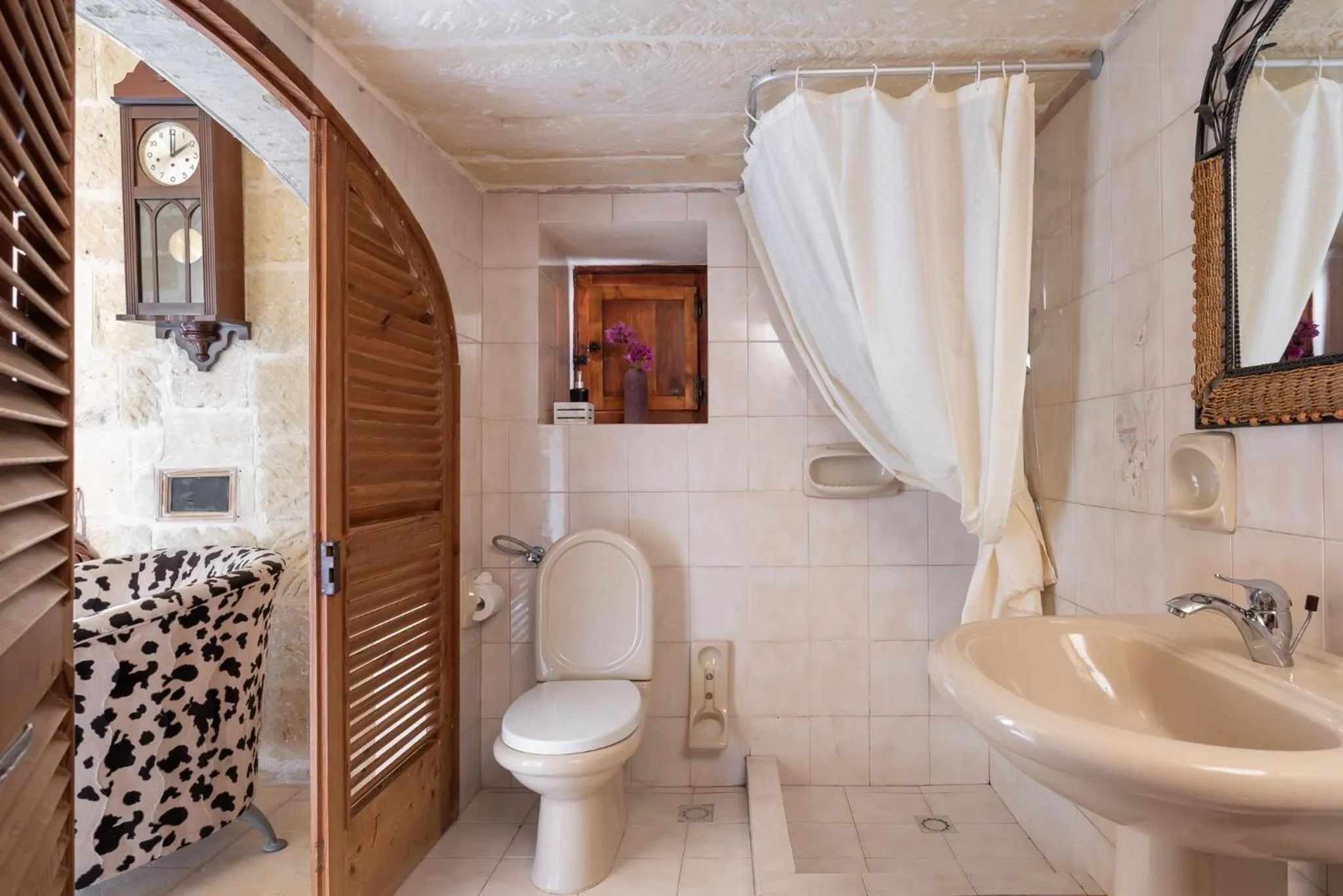 Shower in Mood Farmhouse Mythology