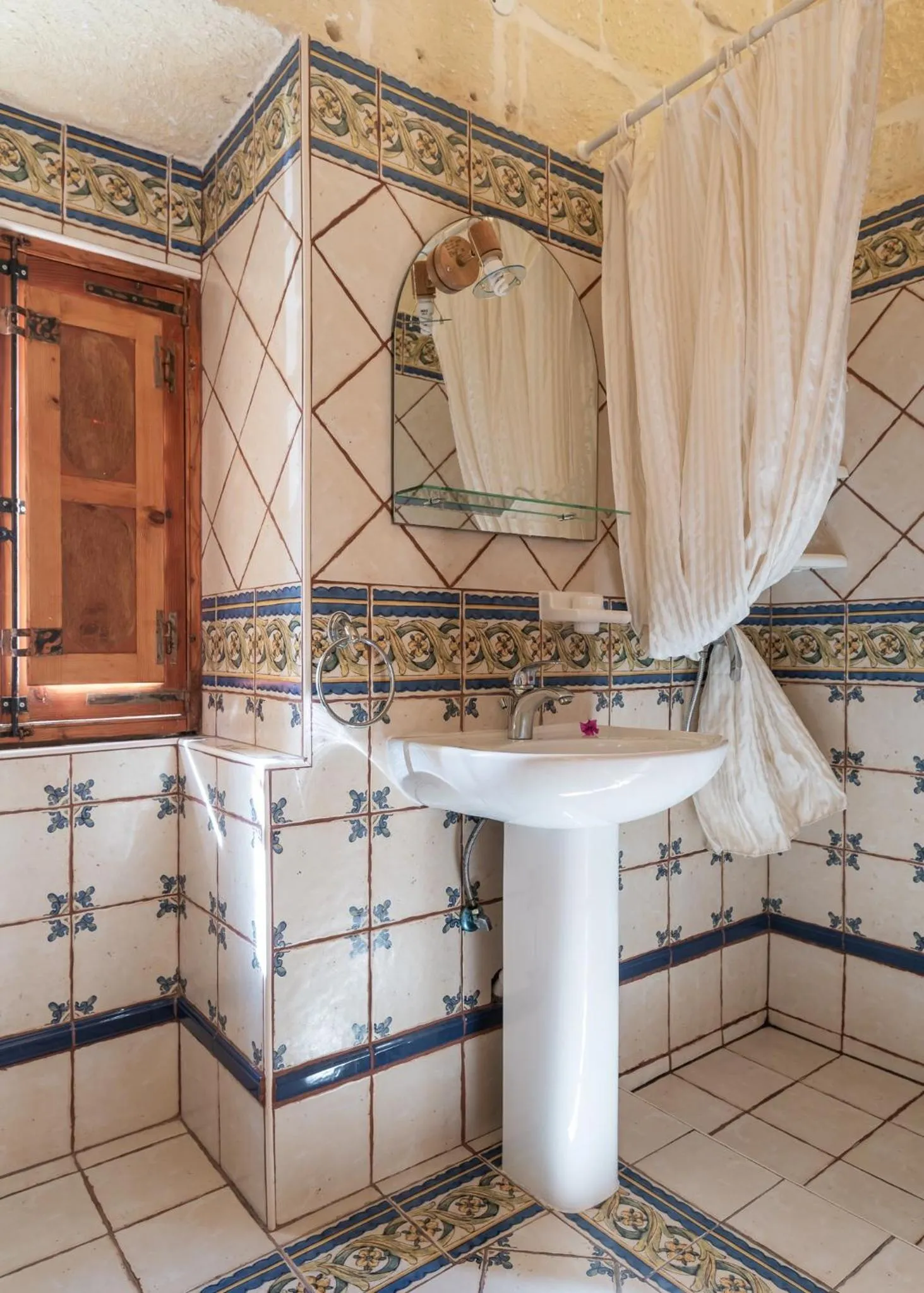 Shower in Mood Farmhouse Mythology