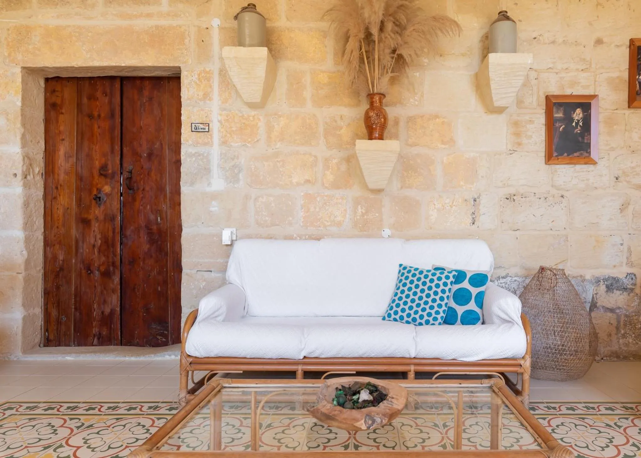 TV and multimedia in Mood Farmhouse Mythology