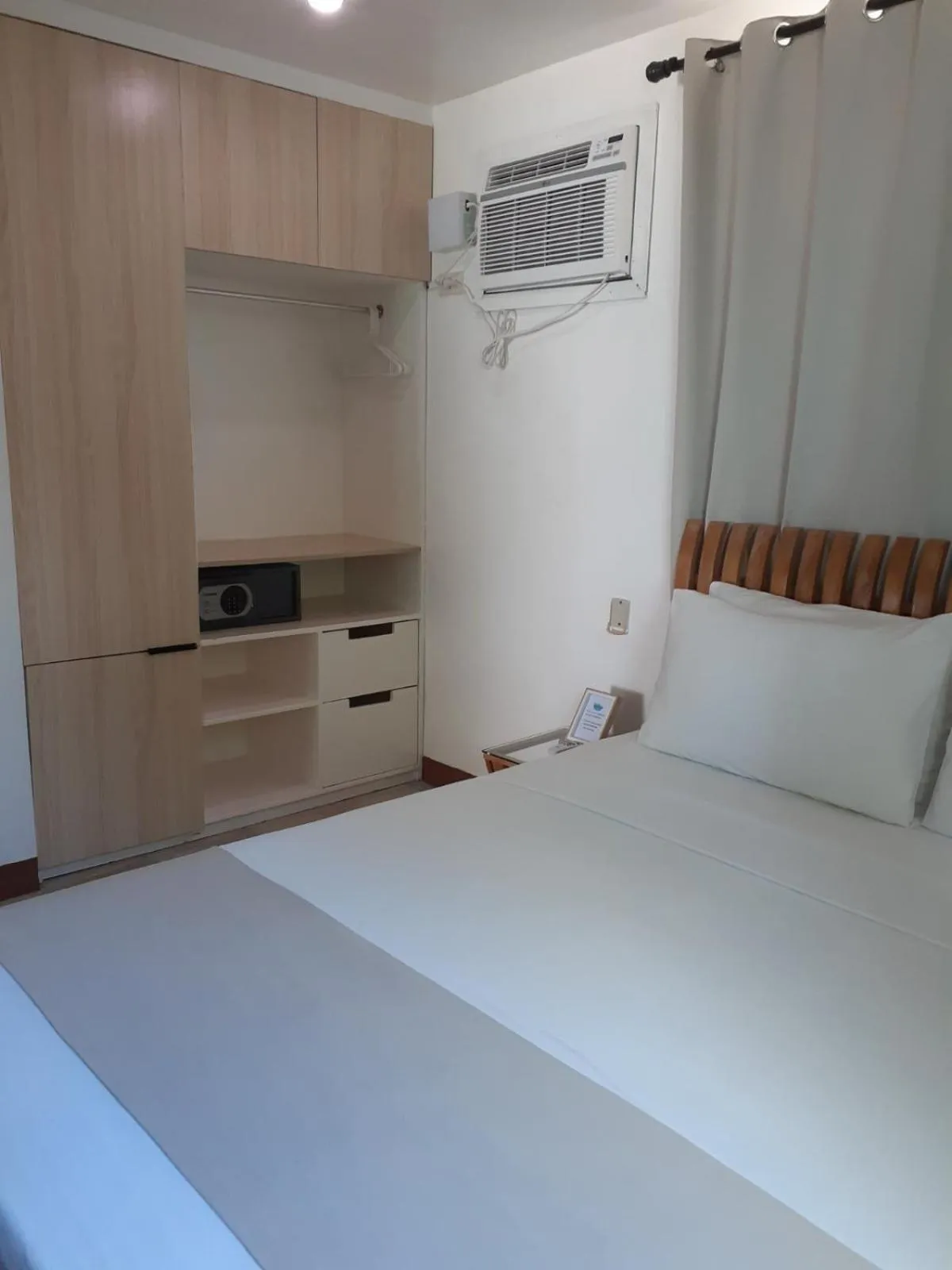 Bedroom, Bed in Bluewaves Beach House