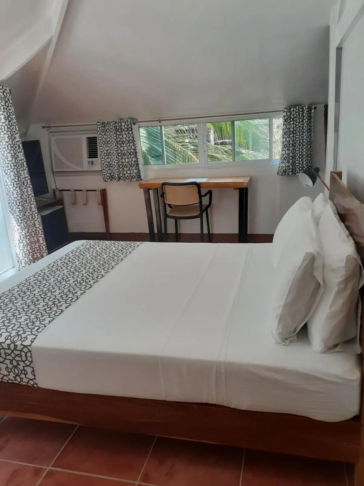 Bed in Bluewaves Beach House