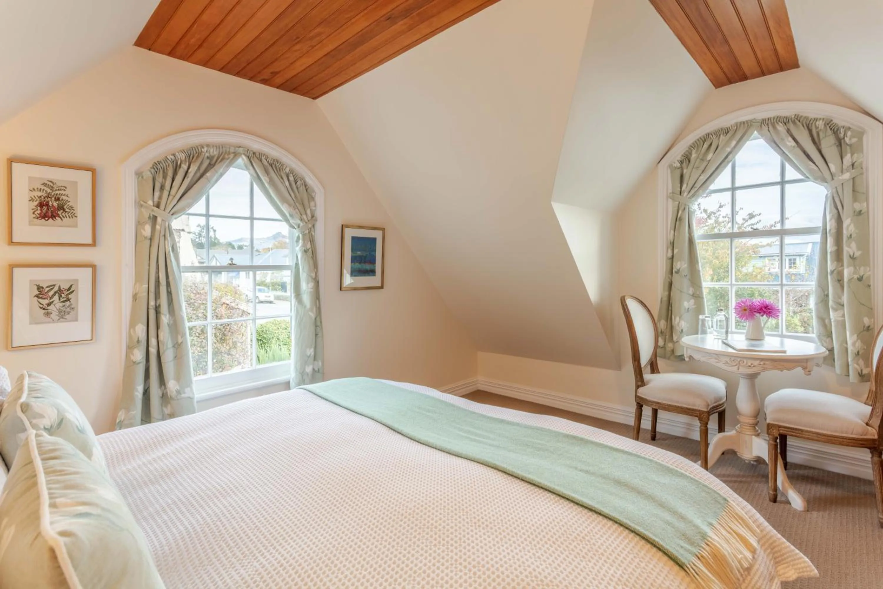 Photo of the whole room, Bed in French Bay House