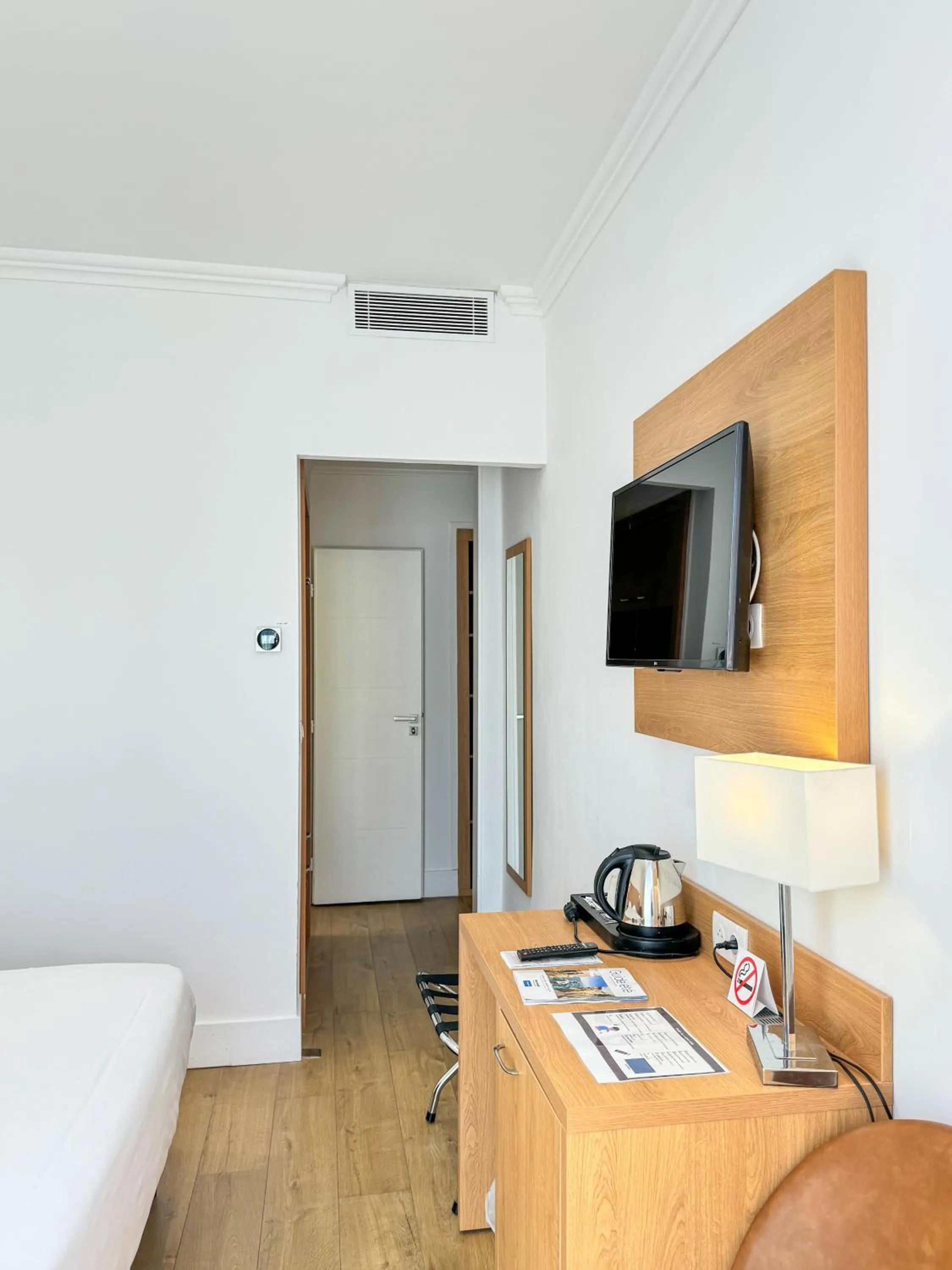 Bed in Hotel Carlton Nice, Partially Renovated