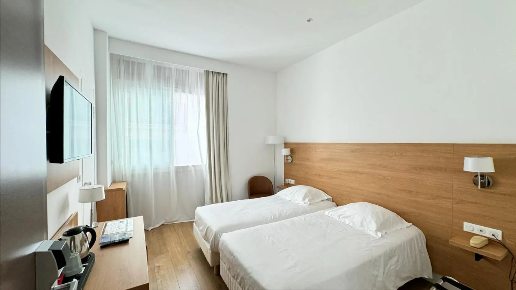 Bed in Hotel Carlton Nice, Partially Renovated