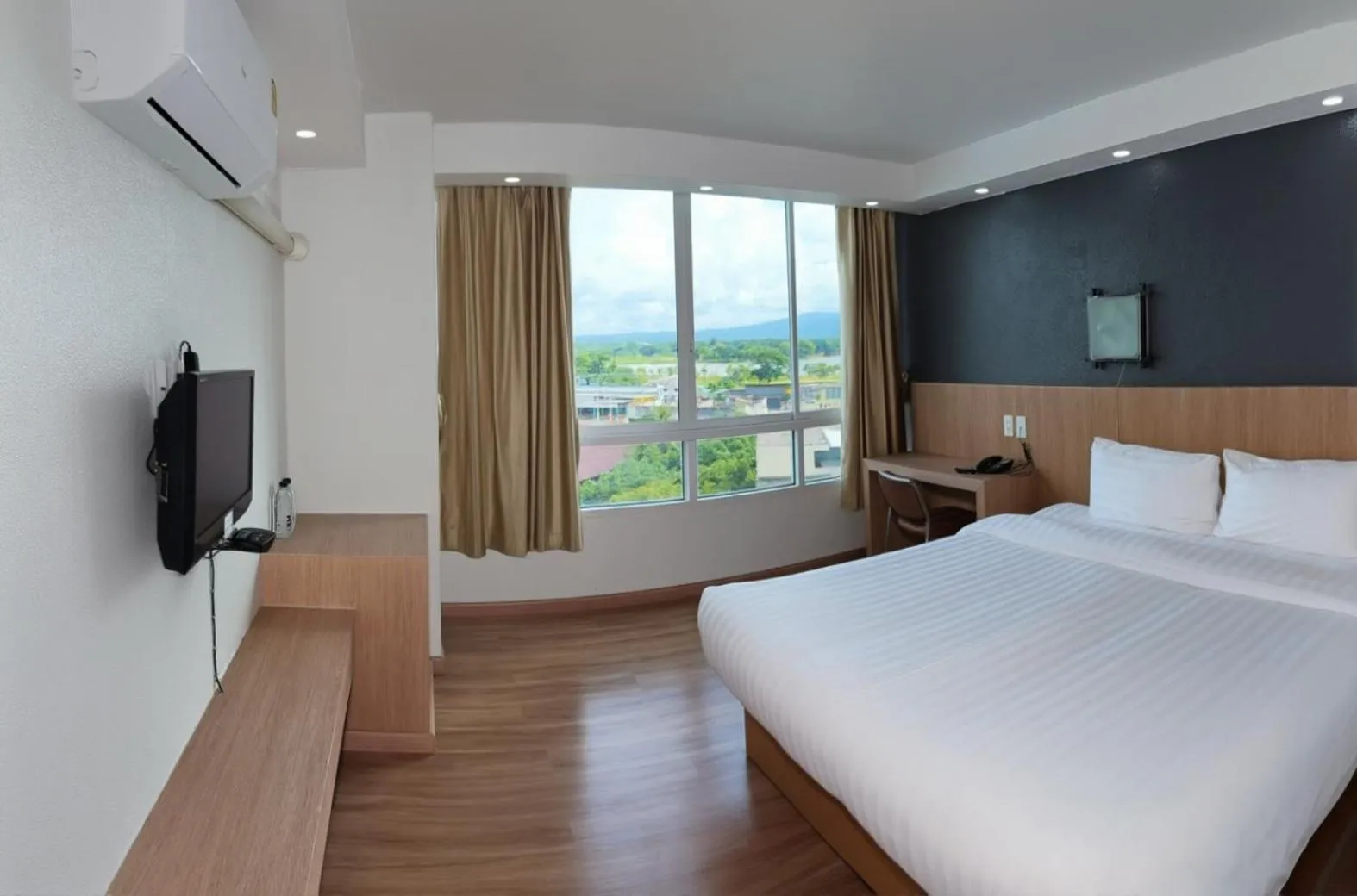 Bed in KM Kwanphayao Hotel