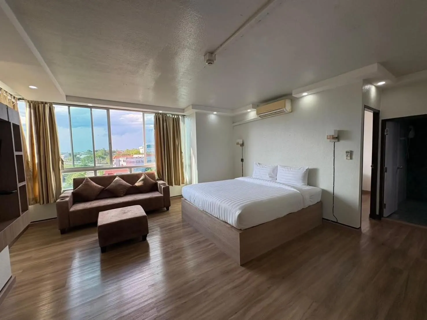 Bed in KM Kwanphayao Hotel