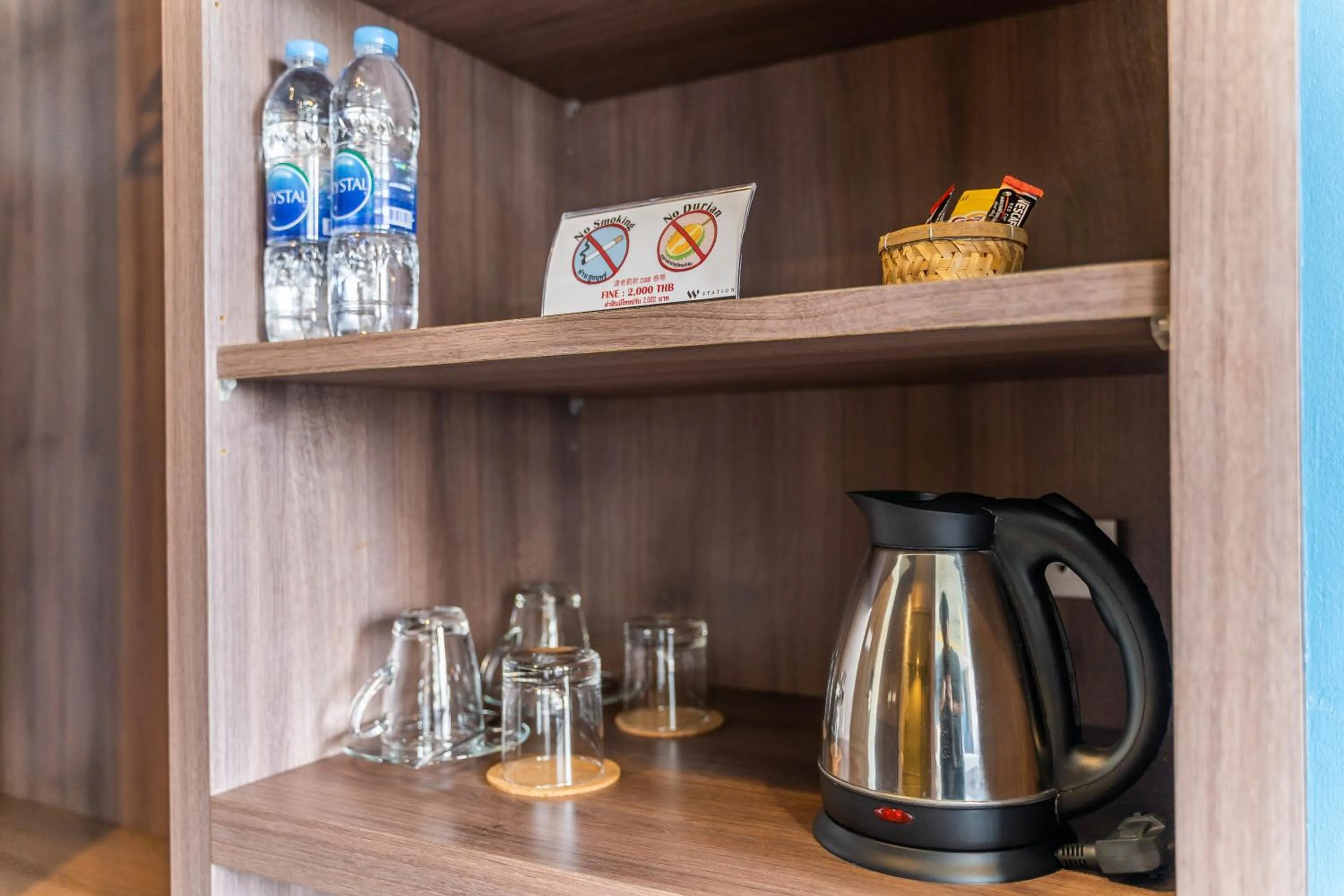 Coffee/tea facilities in W Station