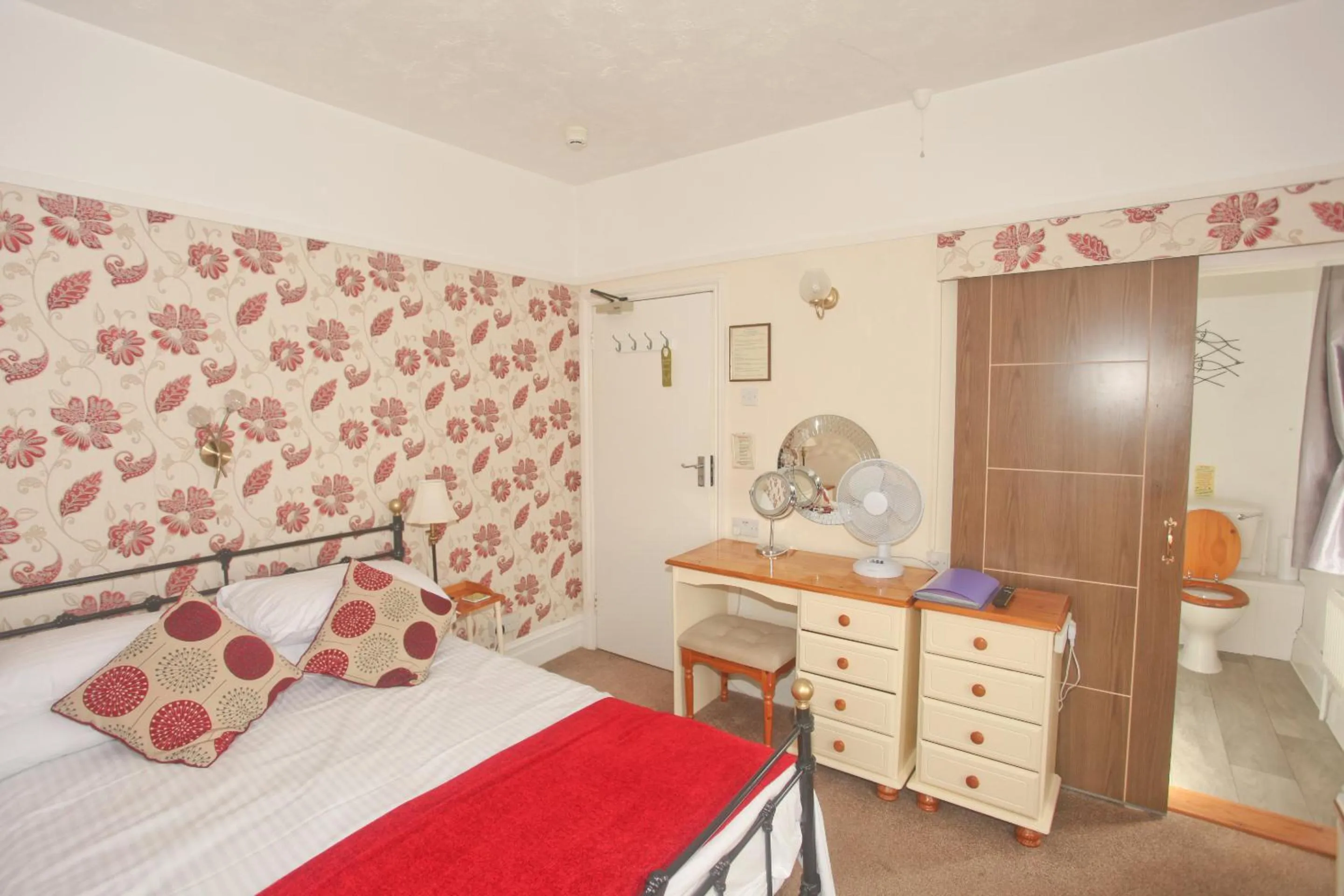 Bedroom, Bed in The Clydesdale