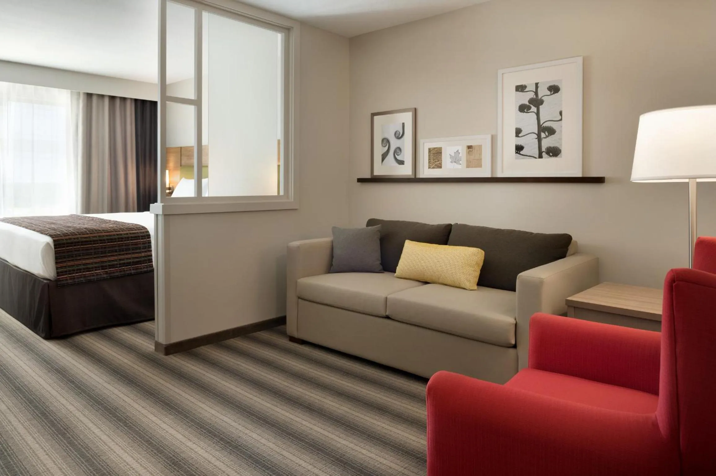 Living room, Bed in Country Inn & Suites by Radisson, Indianola, IA