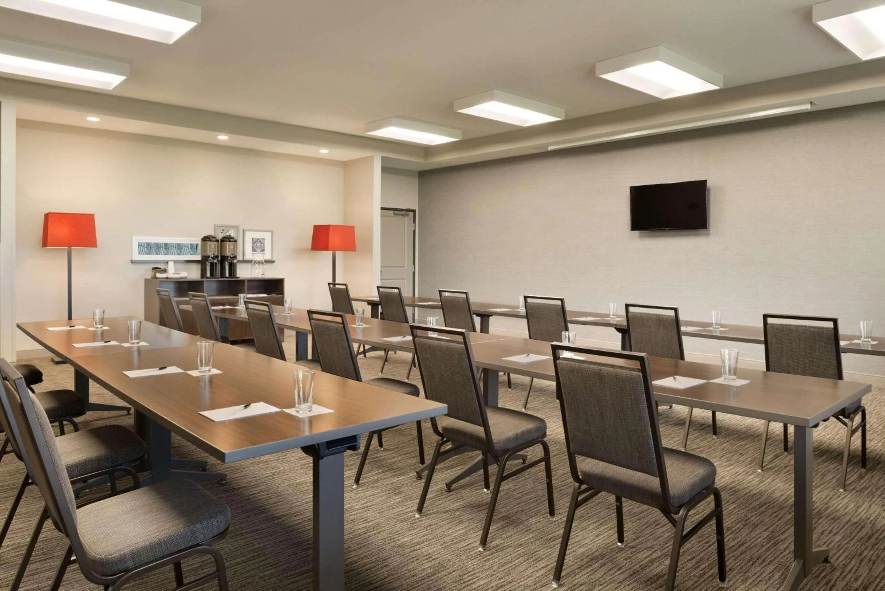 Meeting/conference room in Country Inn & Suites by Radisson, Indianola, IA