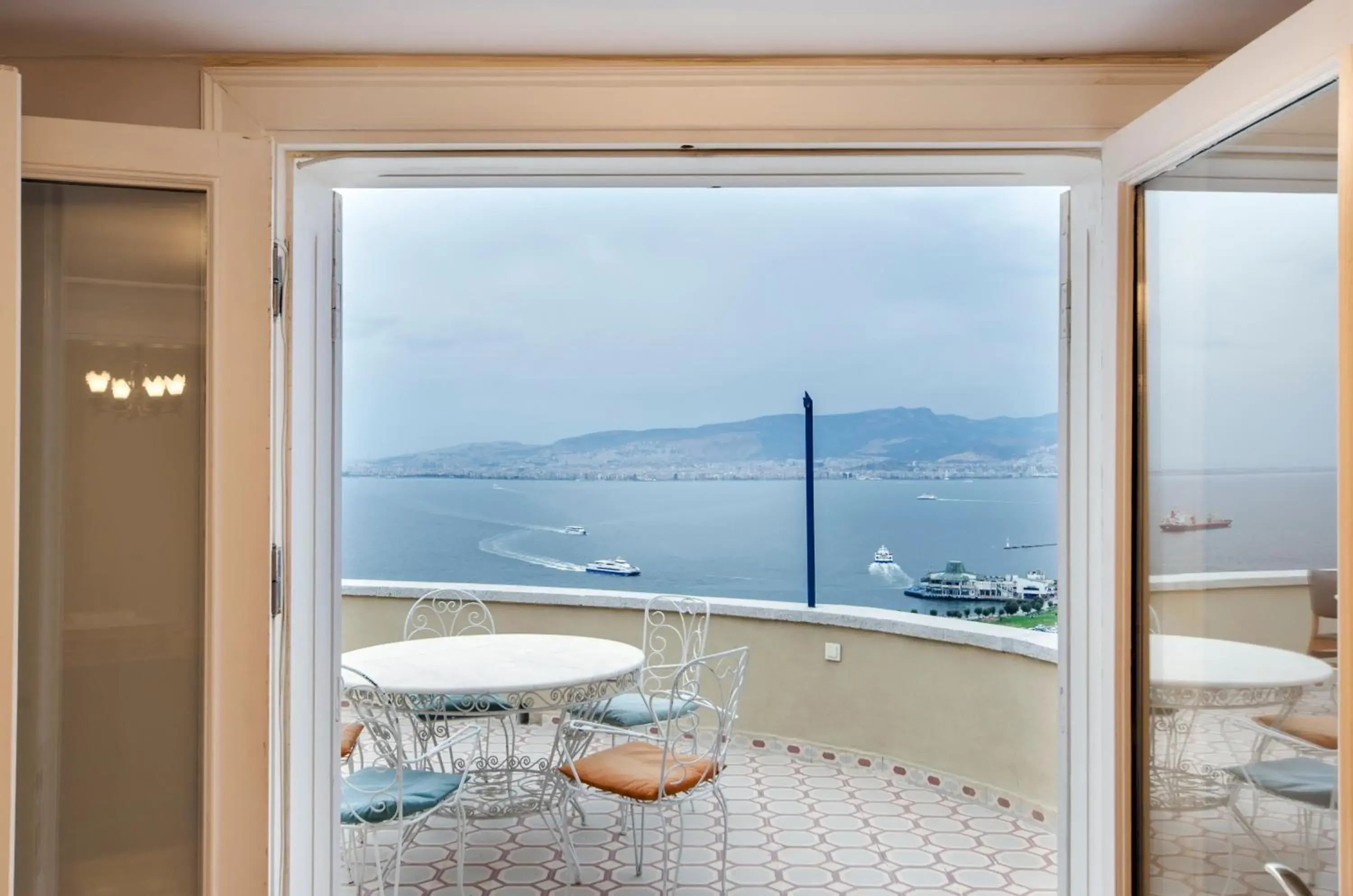 Penthouse Apartment with Sea View in Büyük Konak İzmir Penthouse Apartment with Sea View in Büyük Konak İzmir