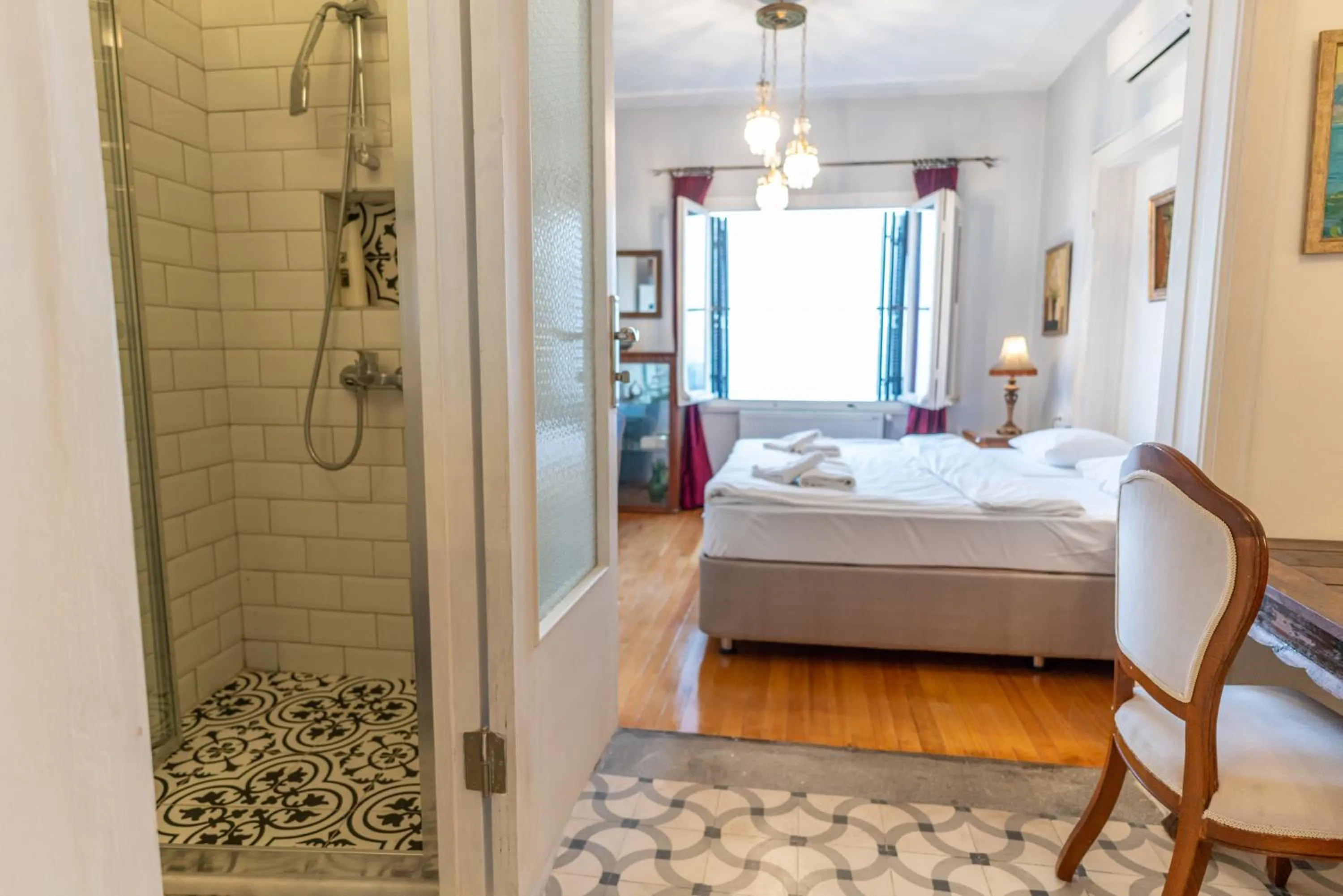 Shower, Bed in Büyük Konak İzmir