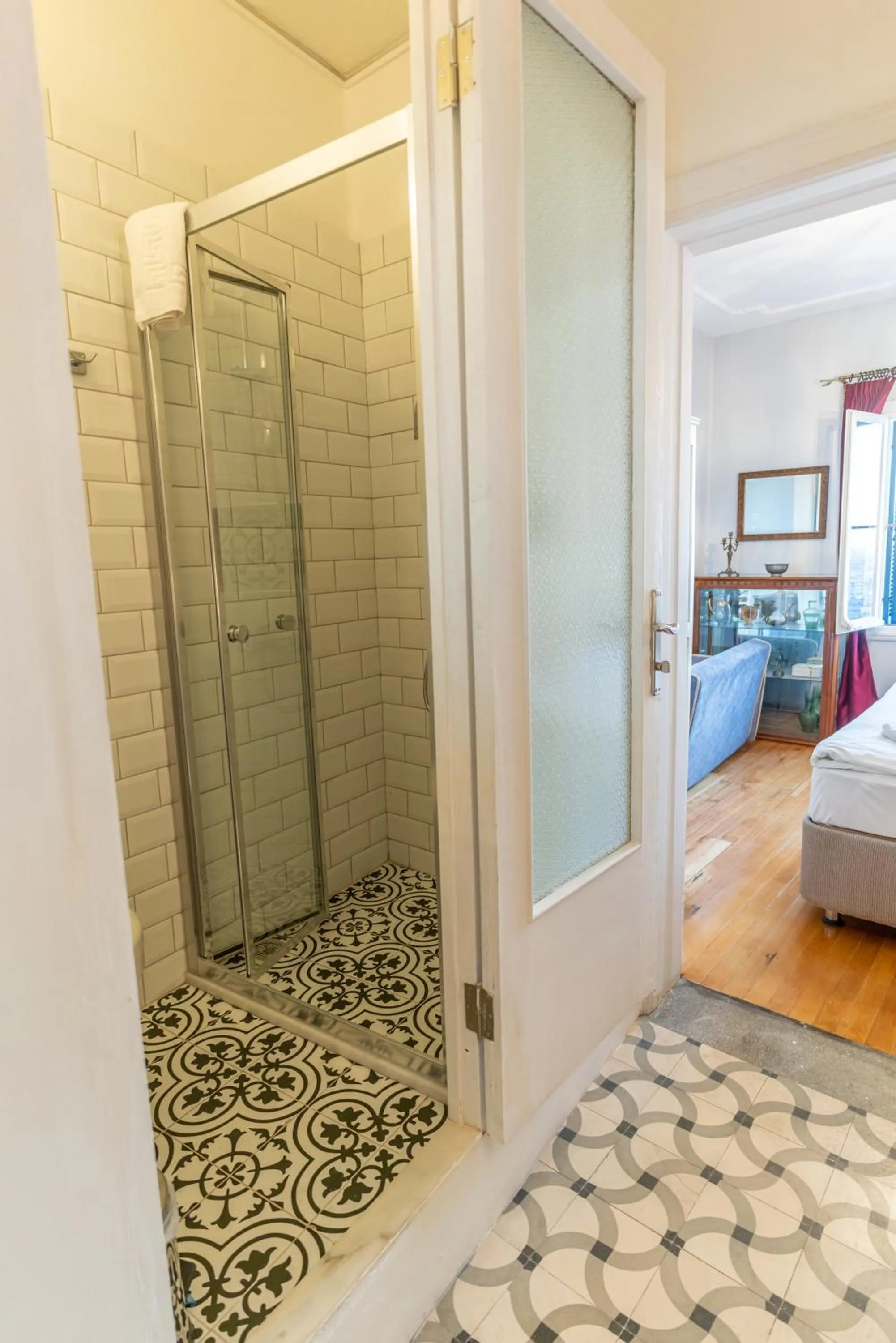 Shower, Bed in Büyük Konak İzmir