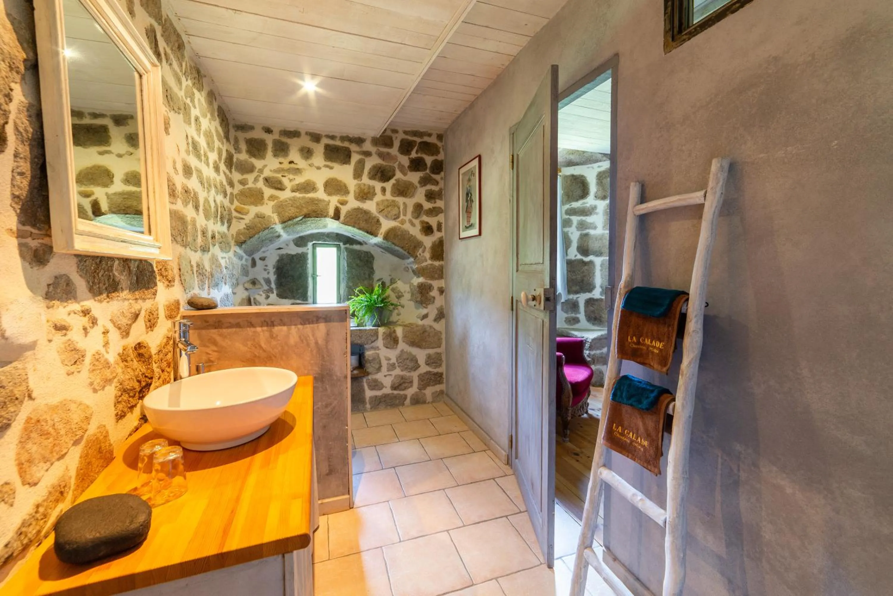 Bathroom in La Calade Chambres d'Hôtes & Espace Bien-Etre