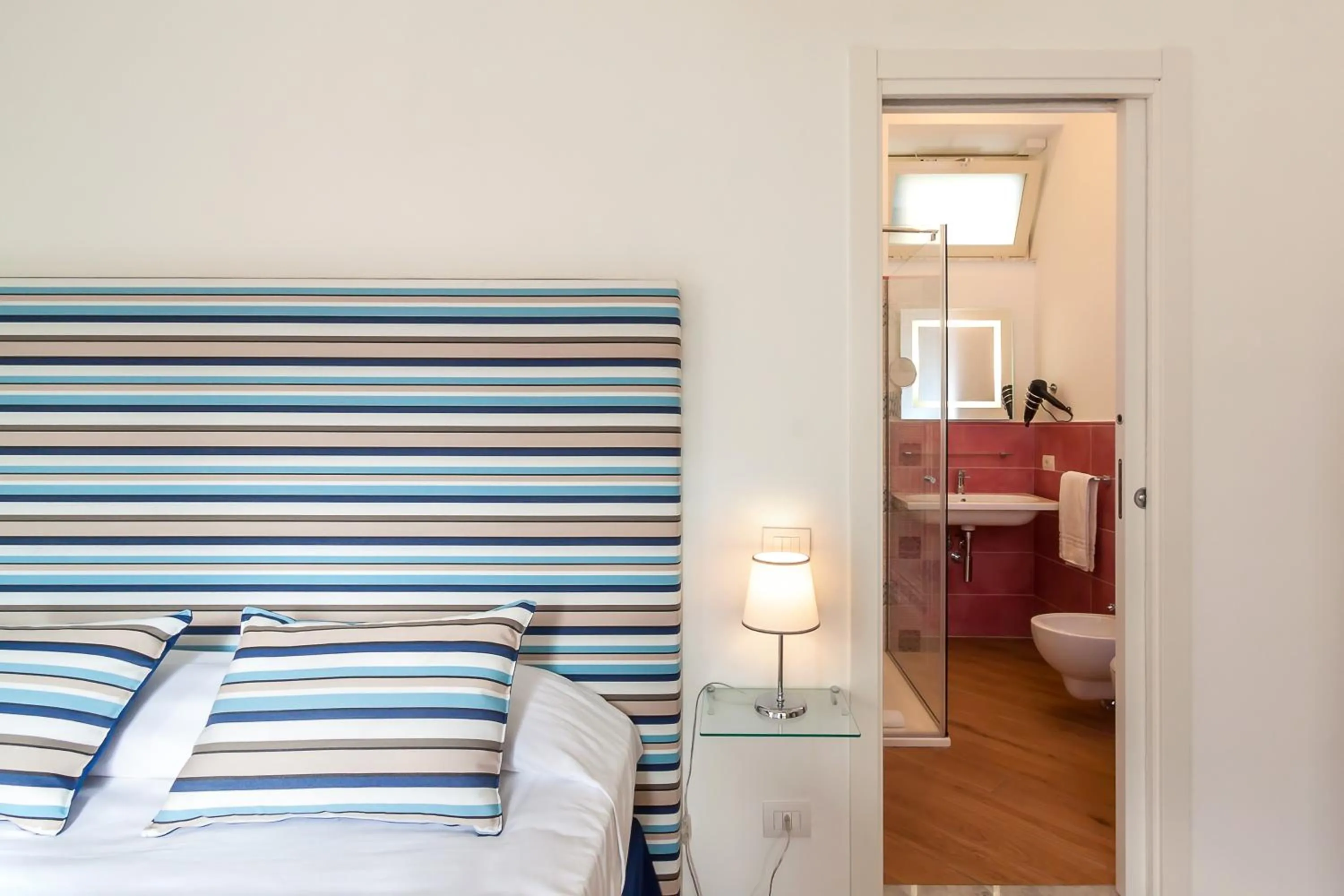 Bathroom, Bed in Palazzo Starace