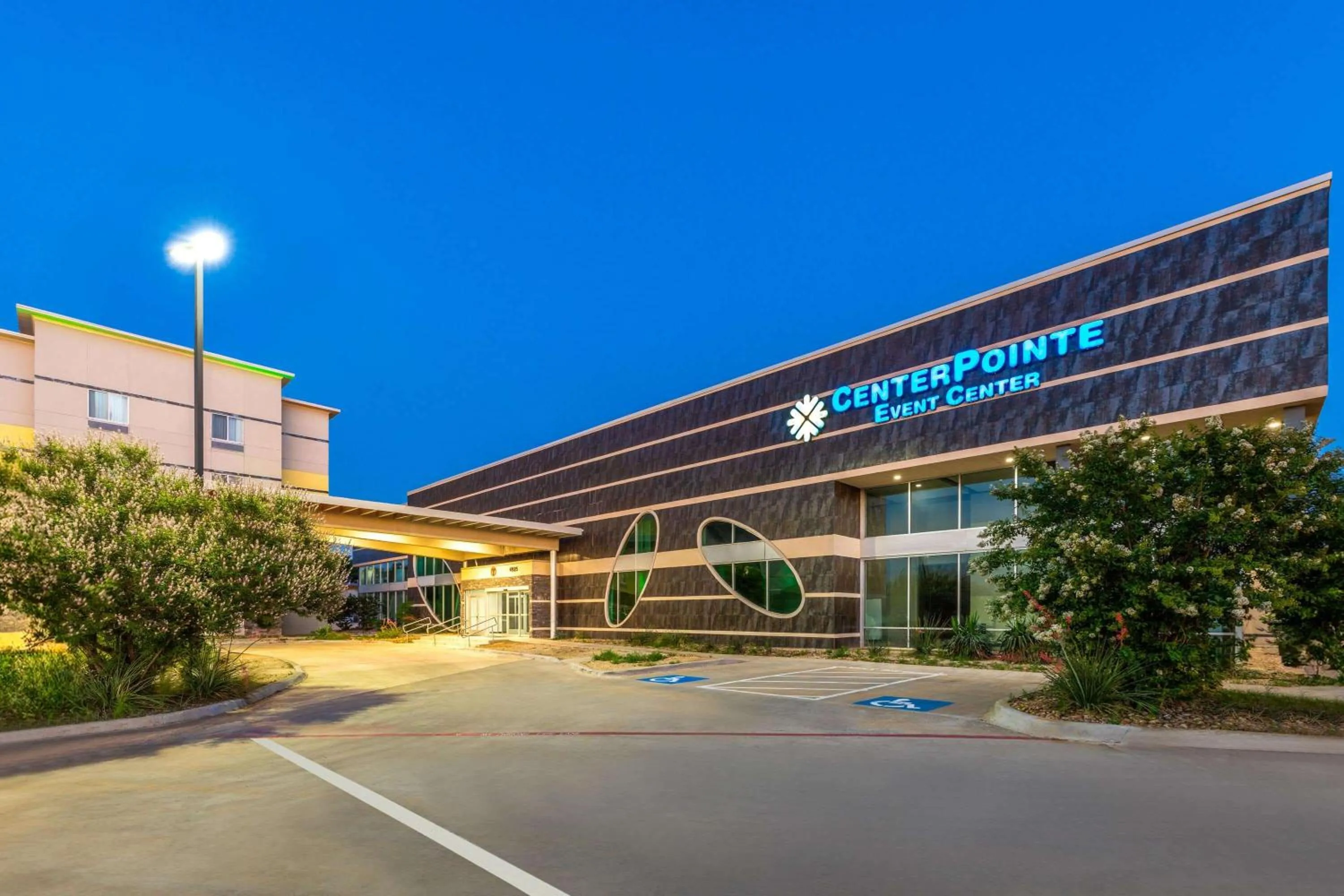 Property building in Days Inn & Suites by Wyndham Lubbock Medical Center