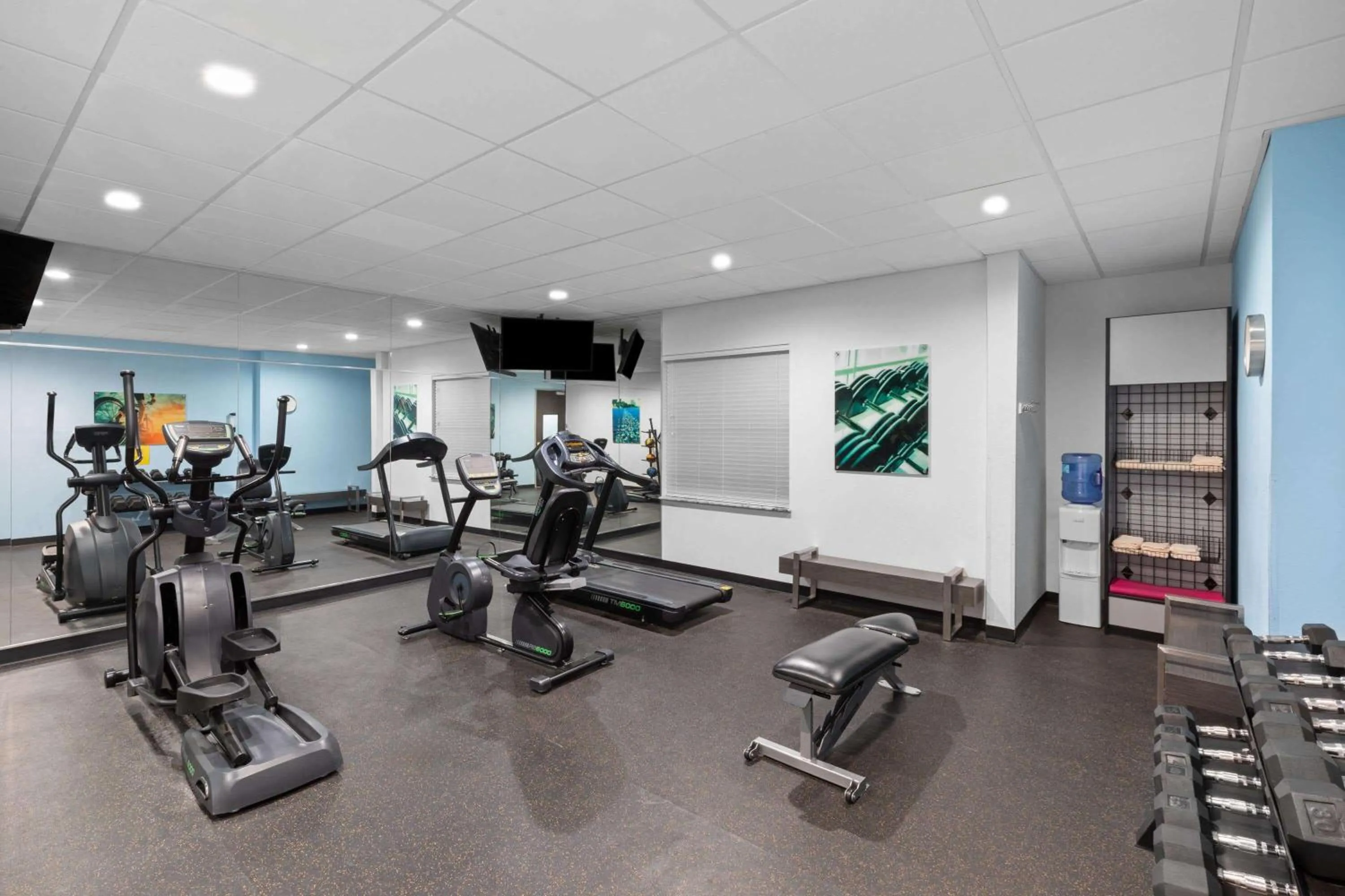 Fitness centre/facilities in Days Inn & Suites by Wyndham Lubbock Medical Center