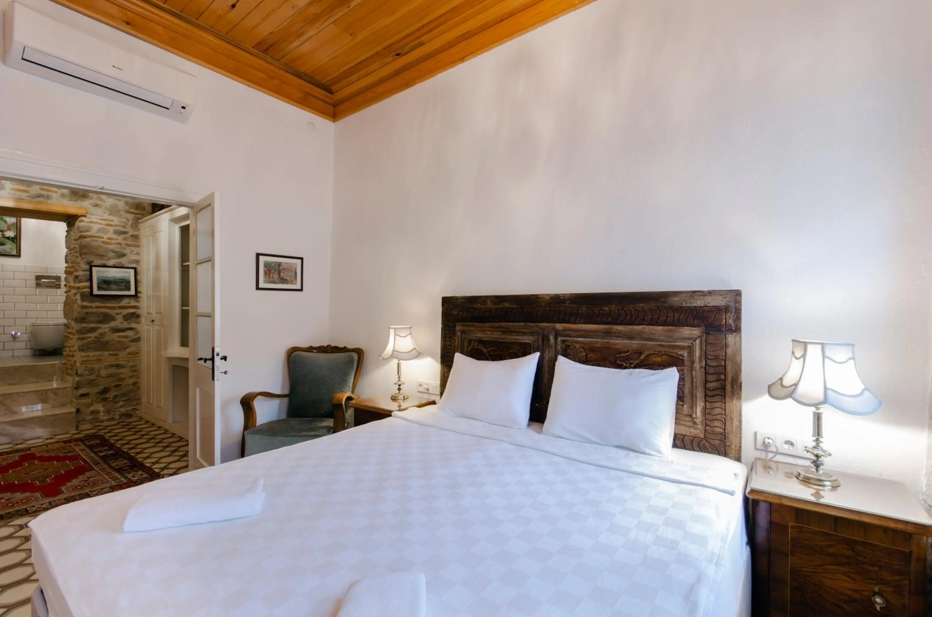 Photo of the whole room, Bed in Dutlu Konak