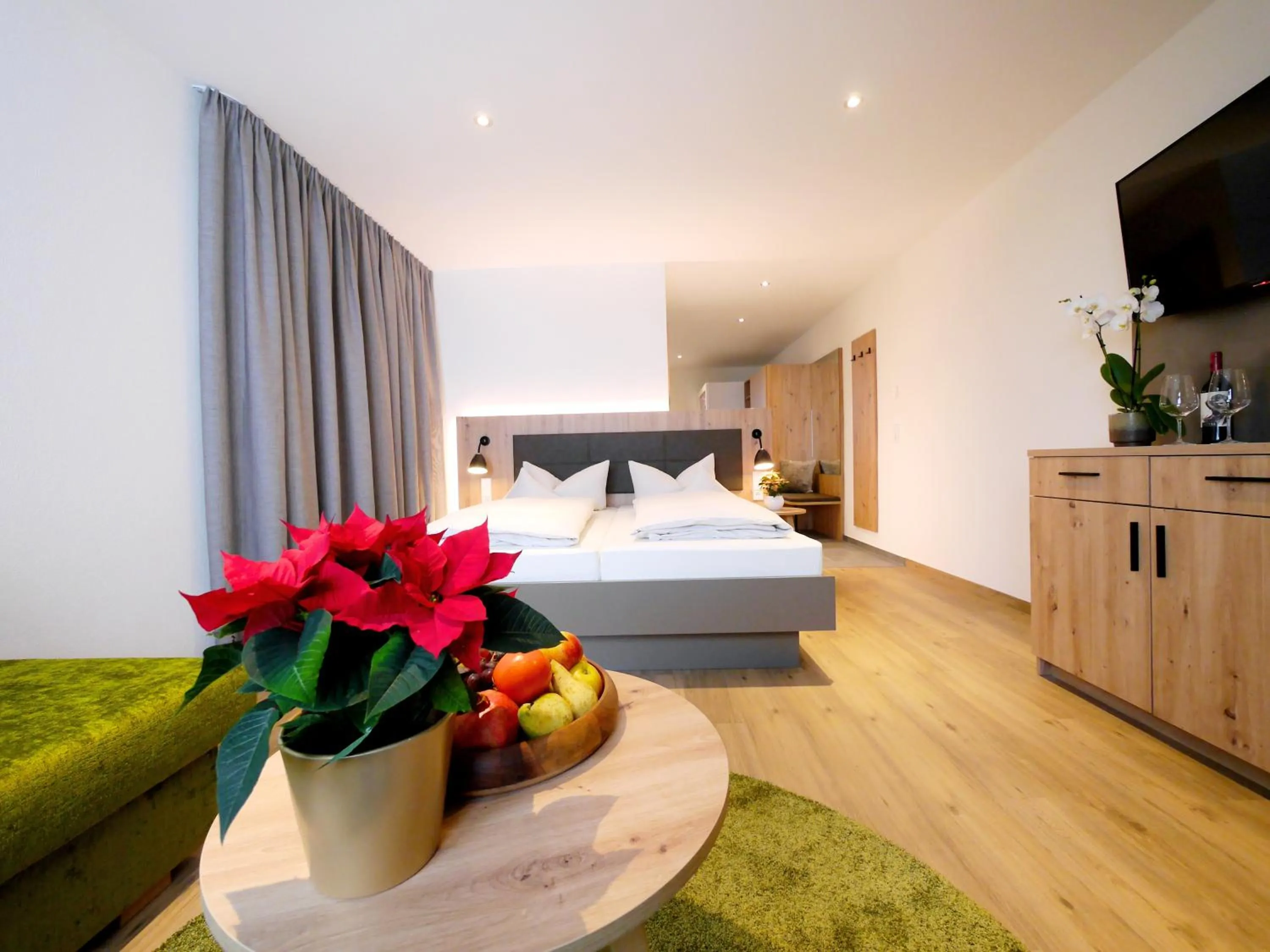 Bedroom, Bed in Berghotel Zollersteighof