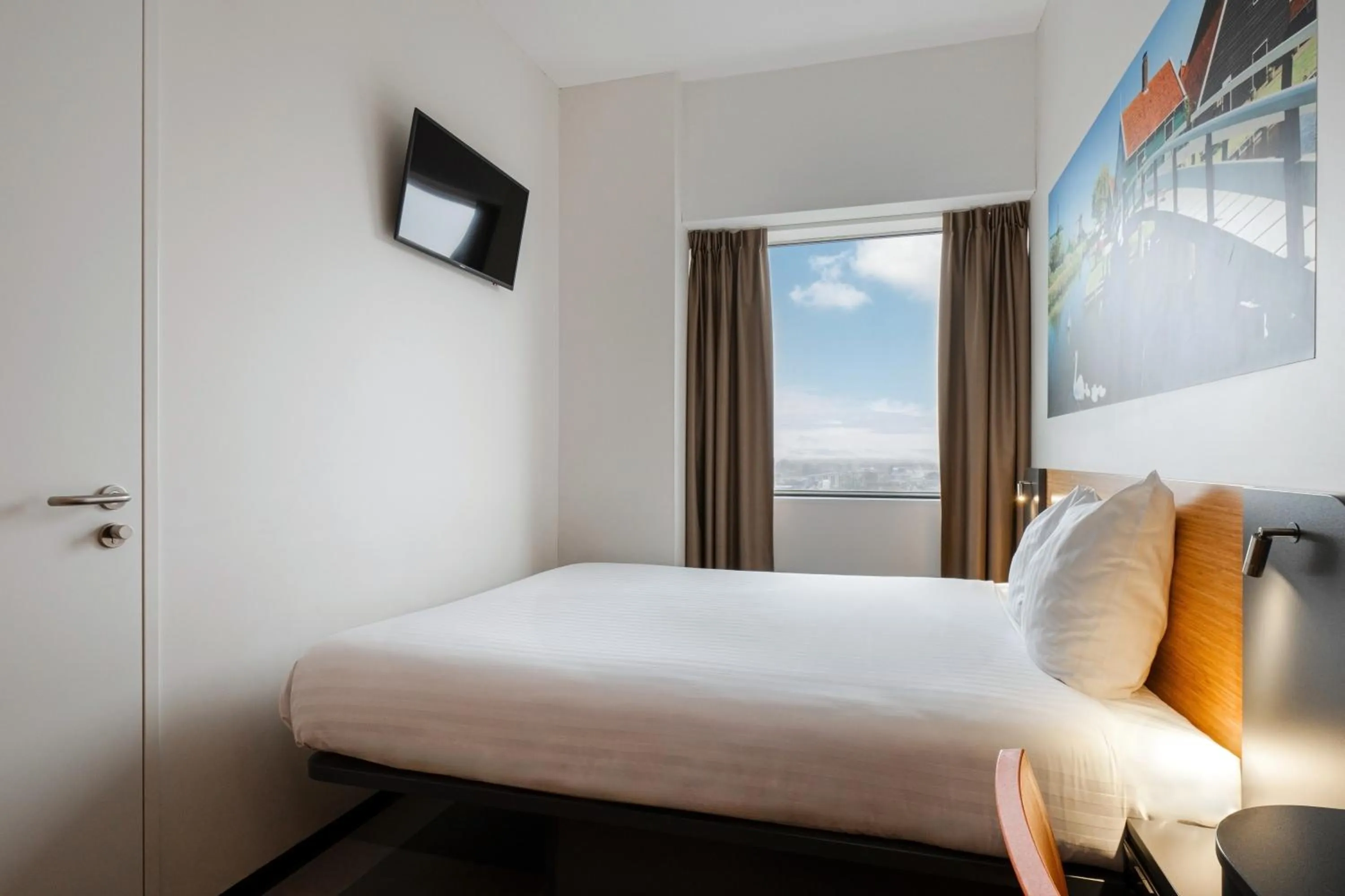 Bedroom, Bed in easyHotel Amsterdam Zaandam