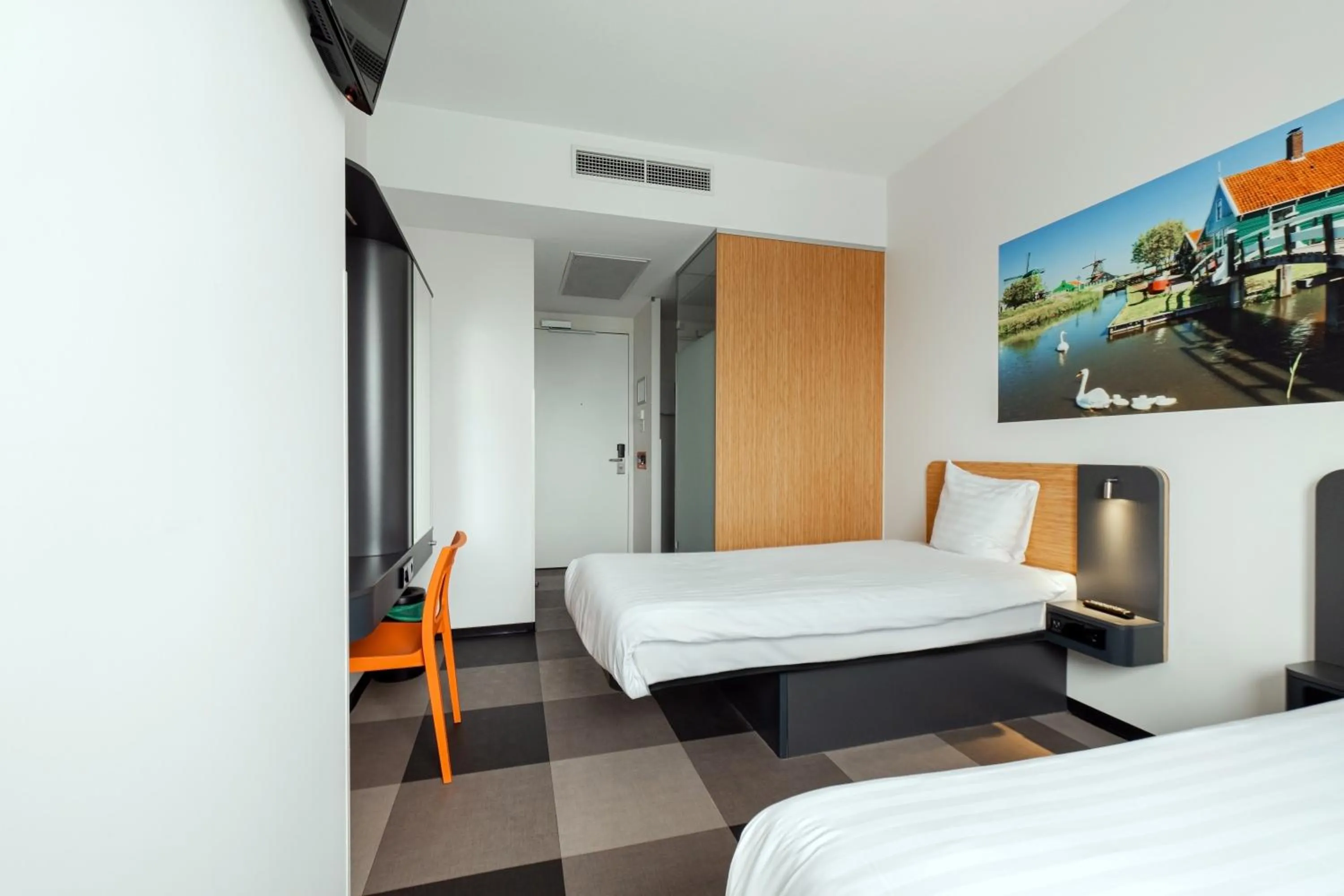 Bedroom, Bed in easyHotel Amsterdam Zaandam