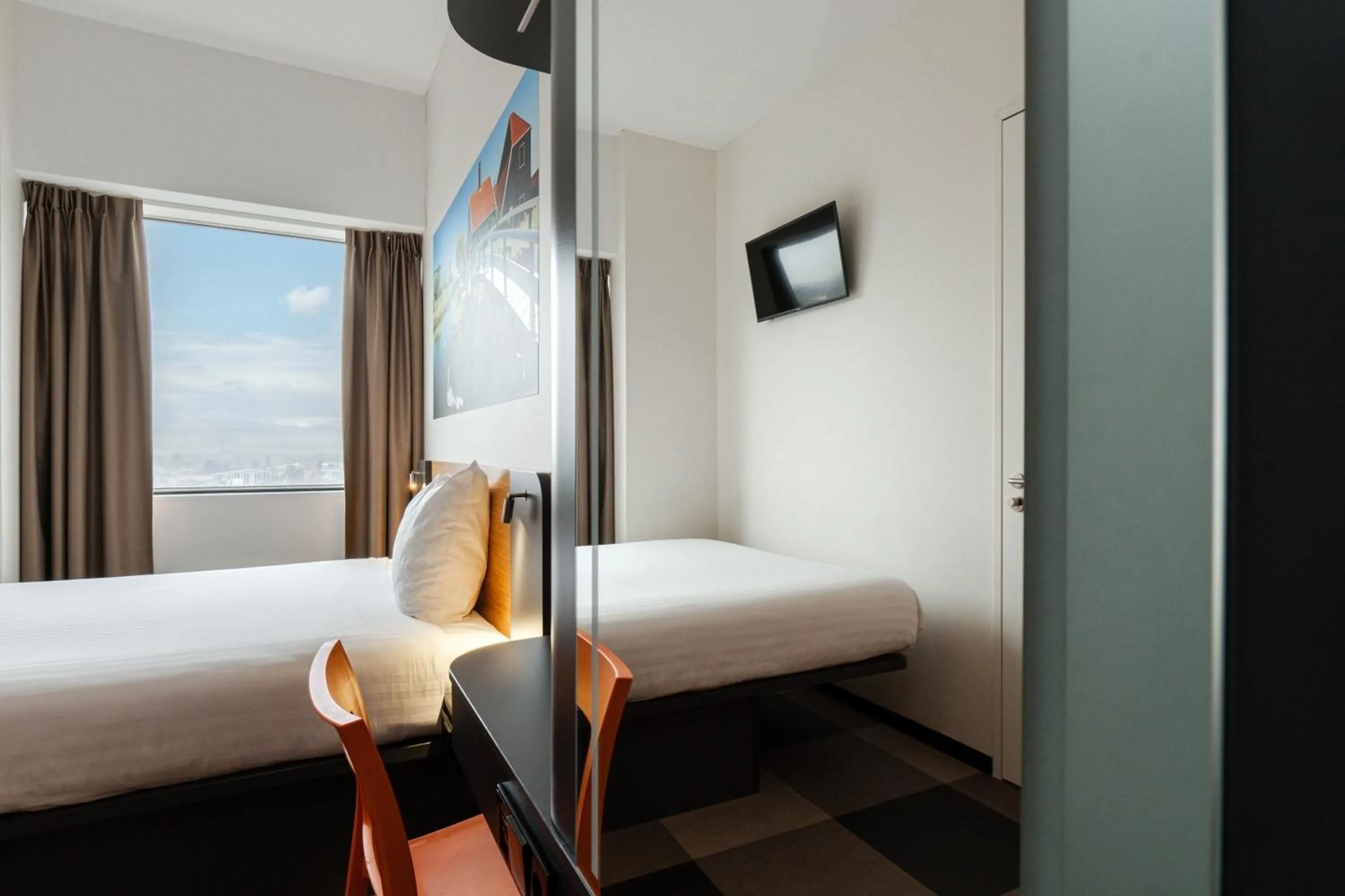 Bedroom, Bed in easyHotel Amsterdam Zaandam