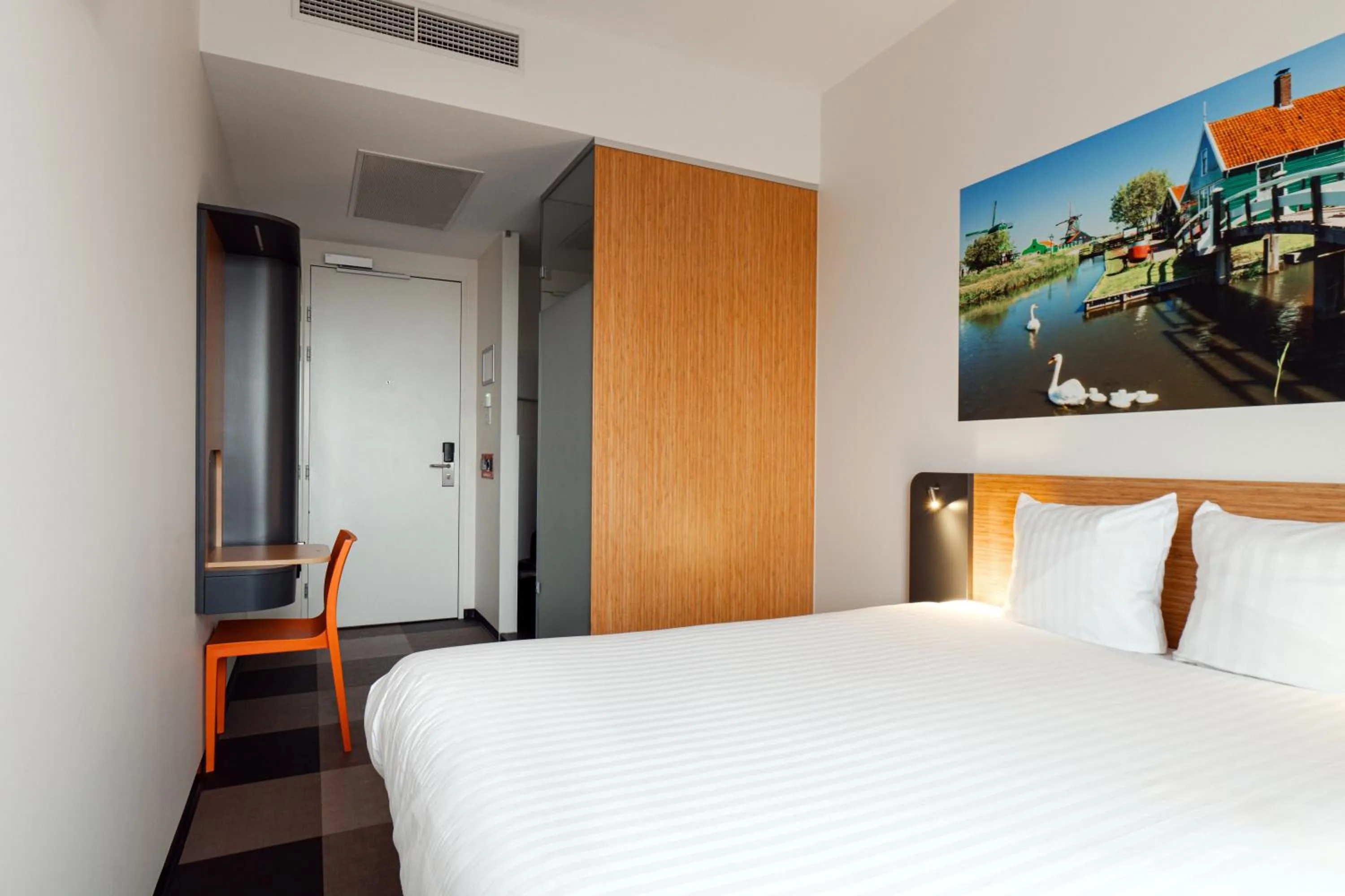 Bedroom, Bed in easyHotel Amsterdam Zaandam