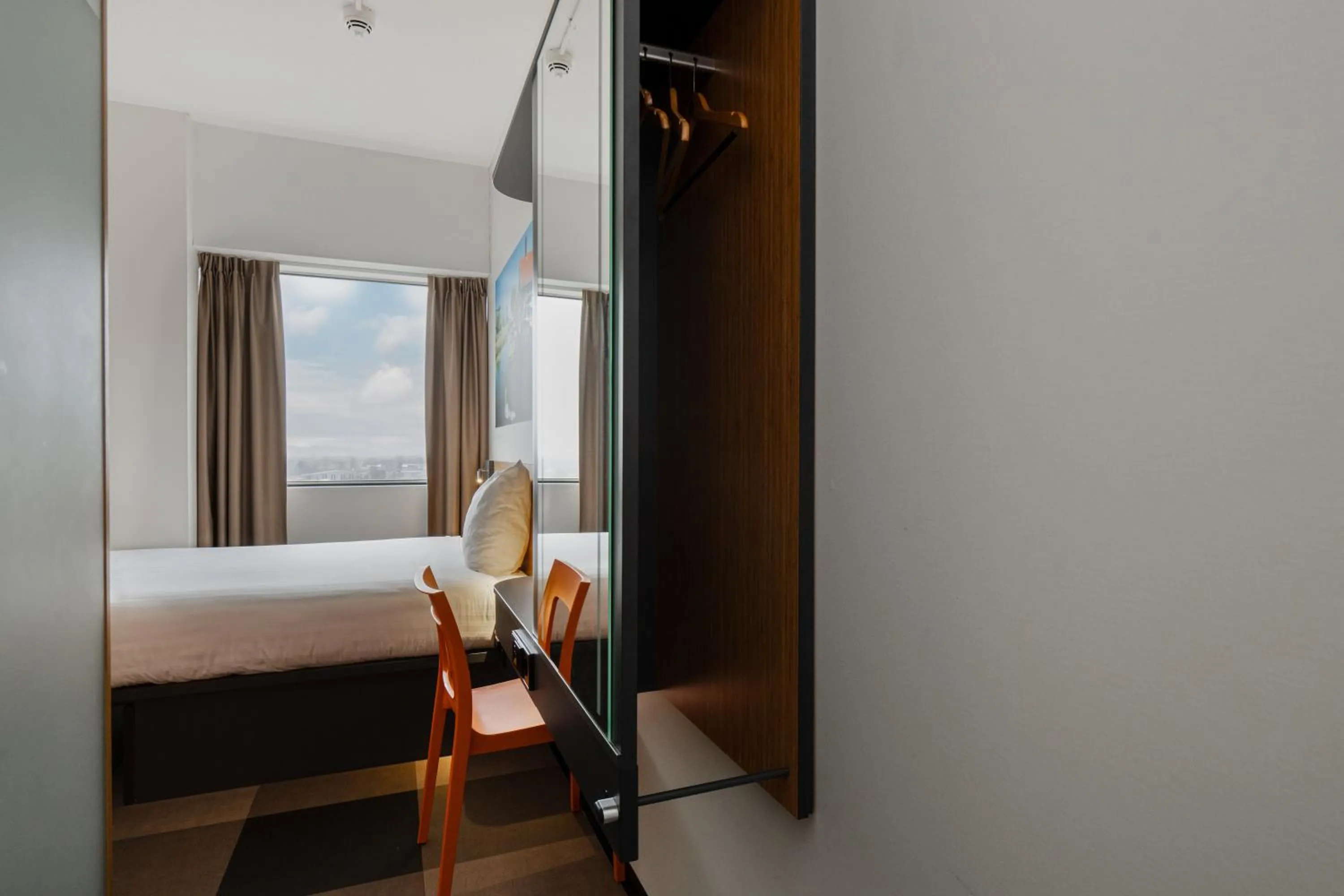 Bedroom, Bed in easyHotel Amsterdam Zaandam