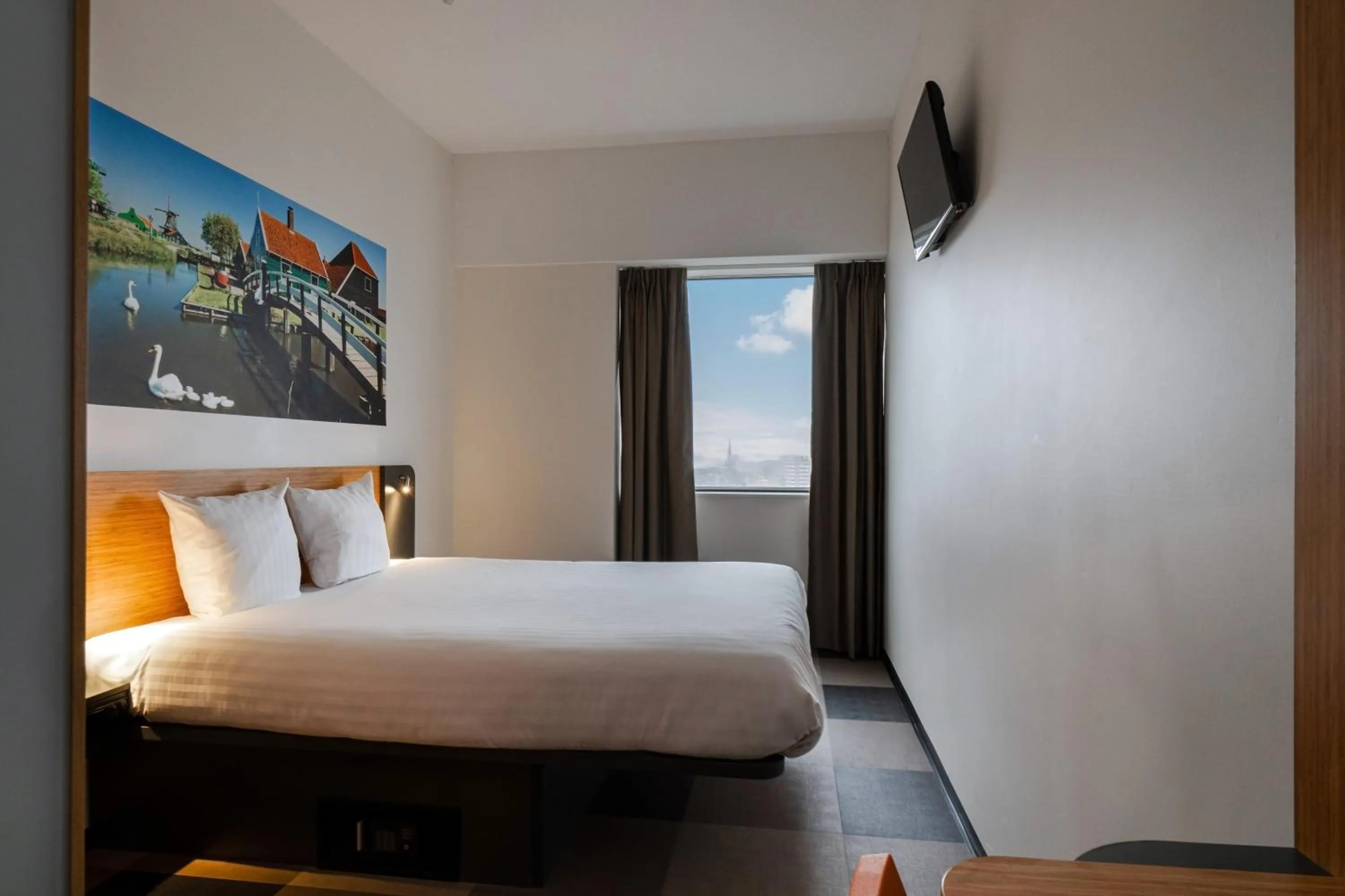 Bedroom, Bed in easyHotel Amsterdam Zaandam