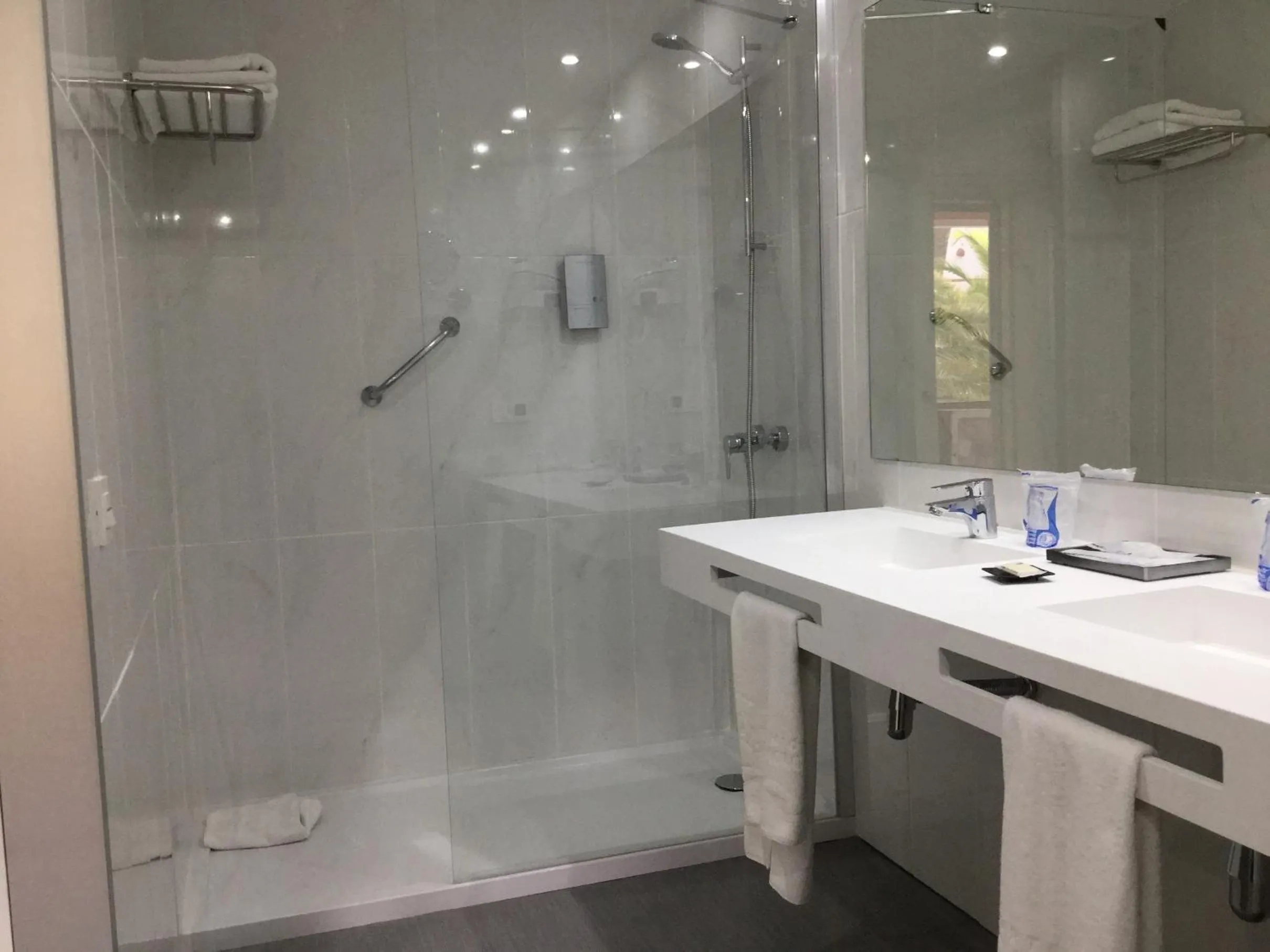 Bathroom in Santa Monica Suites Hotel